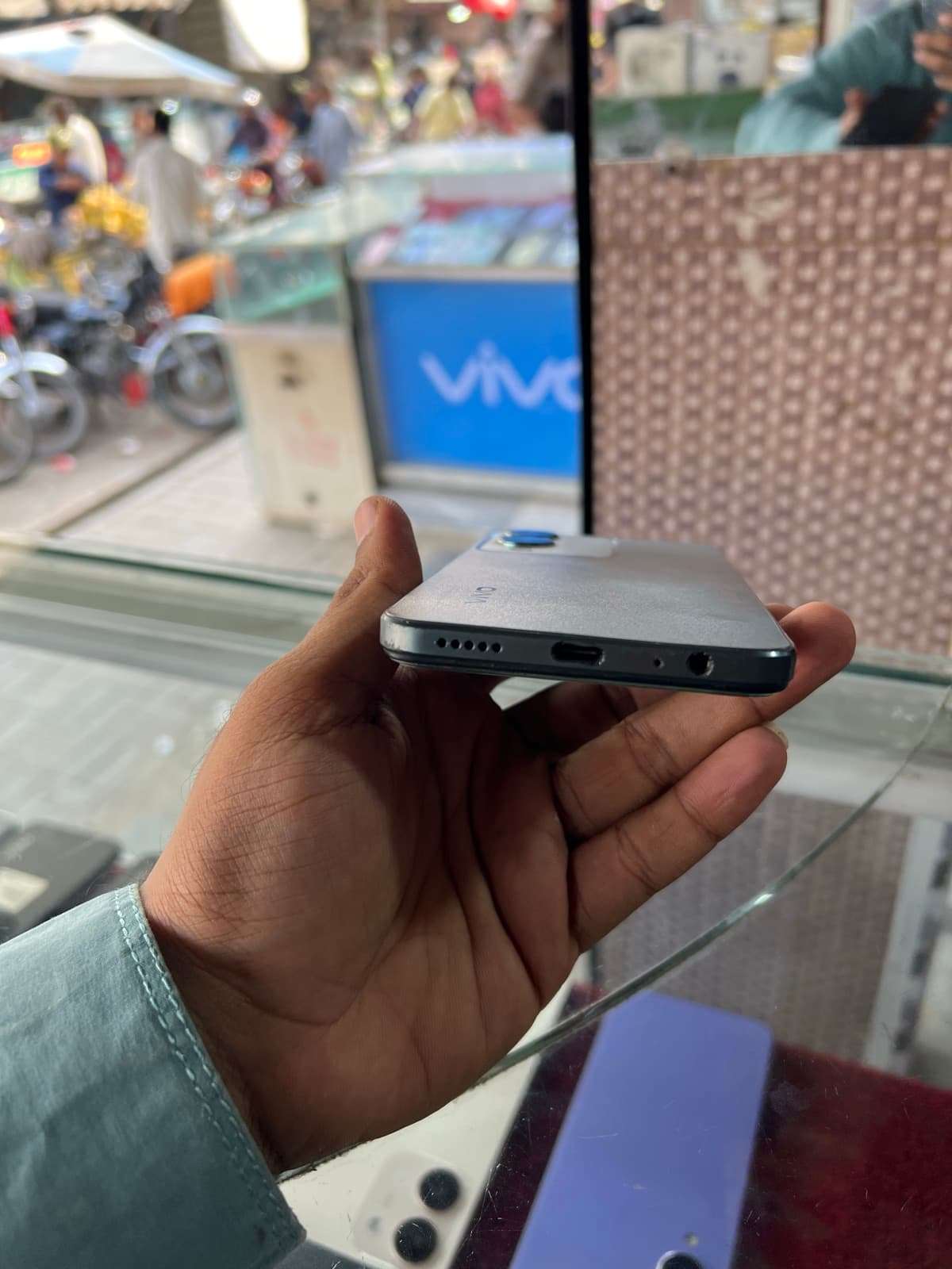Vivo Y17s 6GB / 128GB in Forest Green — photo 2