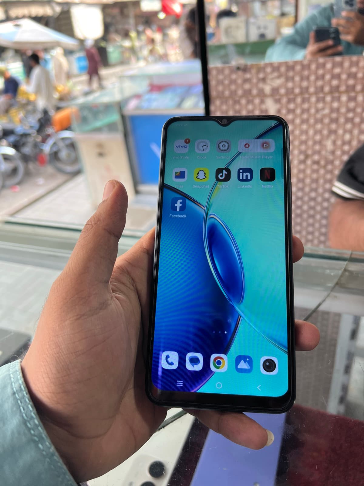Vivo Y17s 6GB / 128GB in Forest Green — photo 5