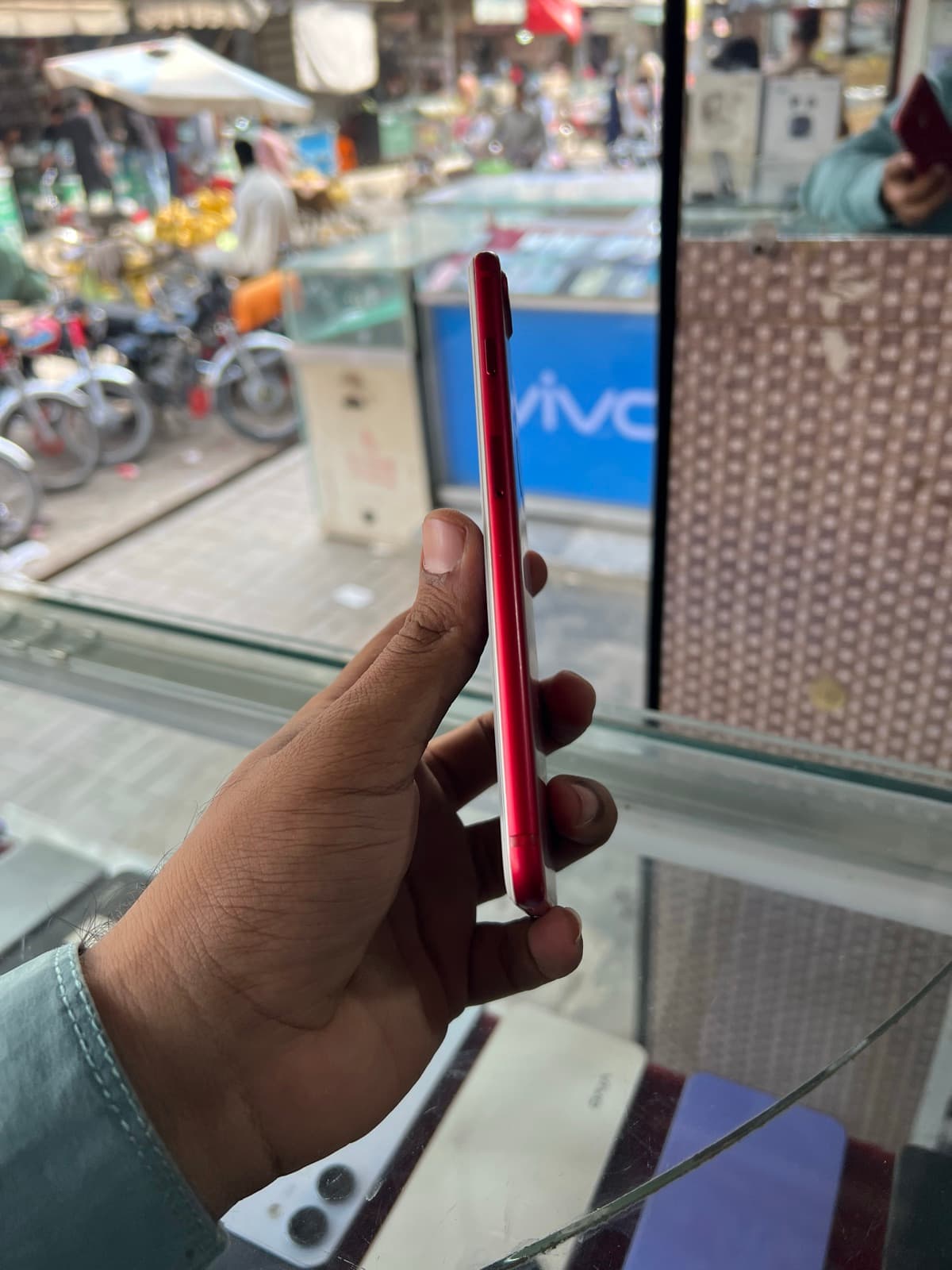 Apple iPhone 7 Plus 128GB in (PRODUCT)RED — photo 2