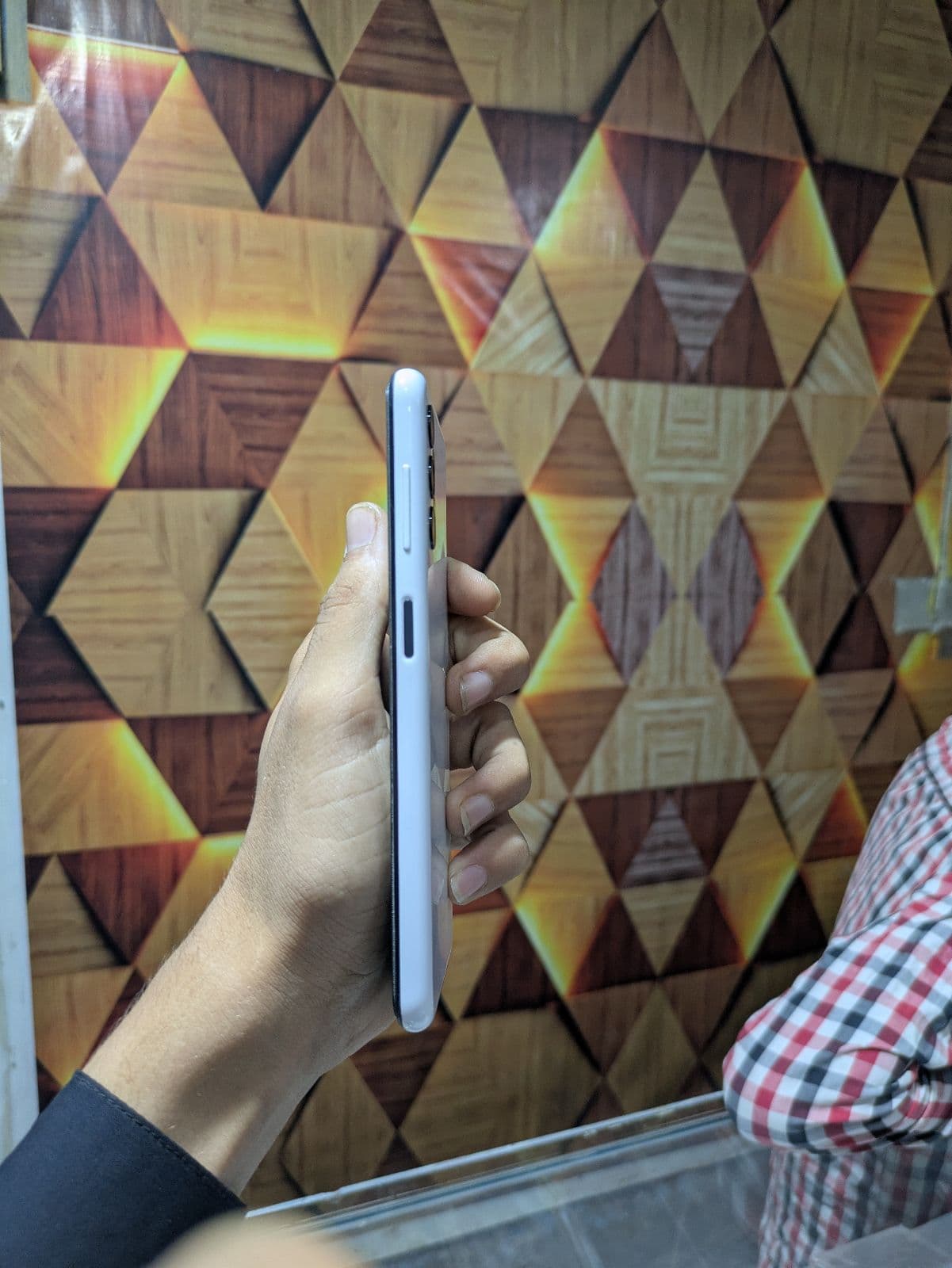 Samsung Galaxy A13 6GB / 128GB in White — photo 2