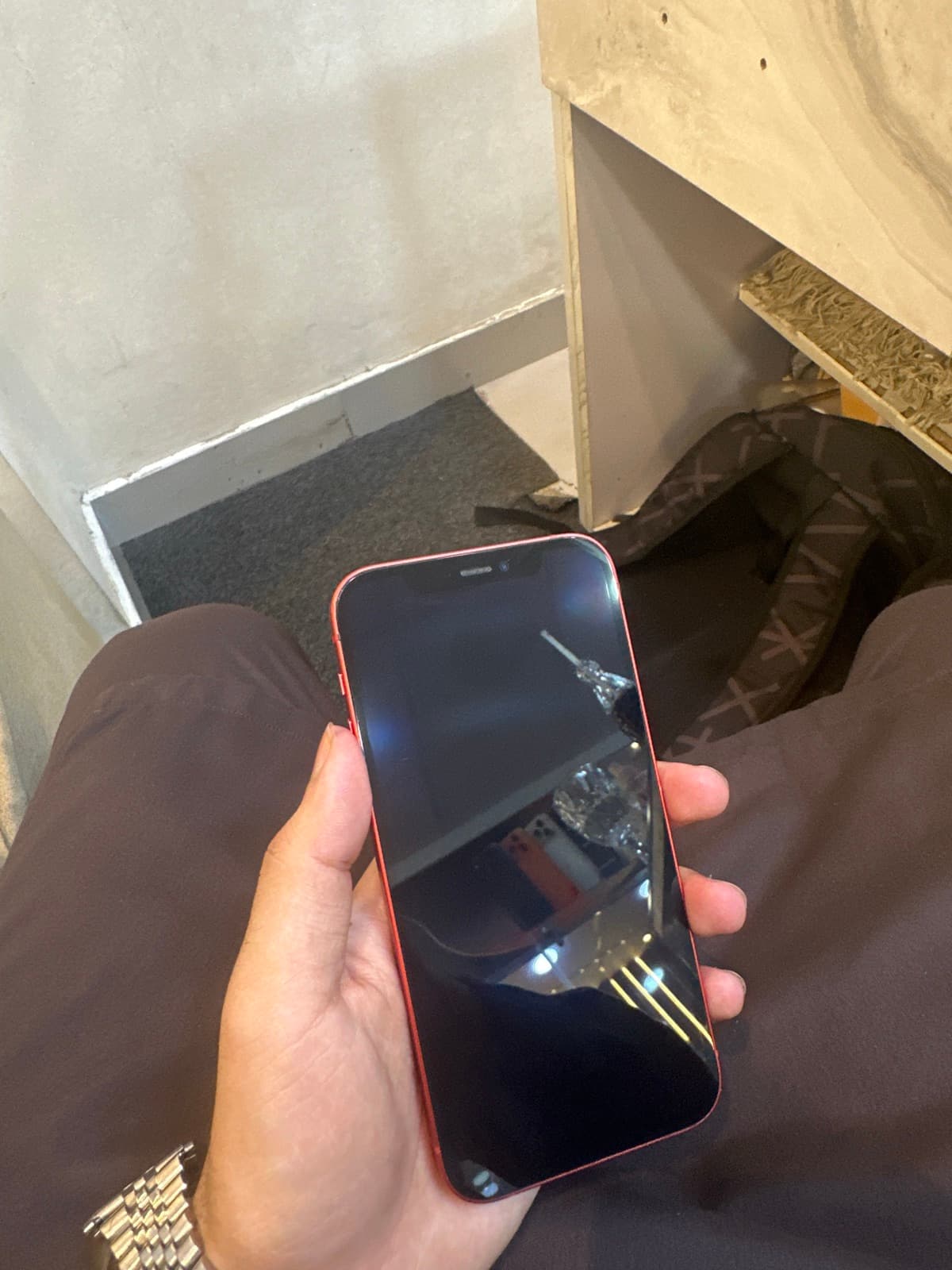 Apple iPhone 12 128GB in (PRODUCT)RED — photo 4