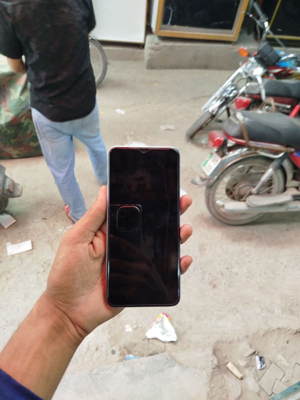 Oppo A18 4GB / 128GB in Glowing Blue — photo 2
