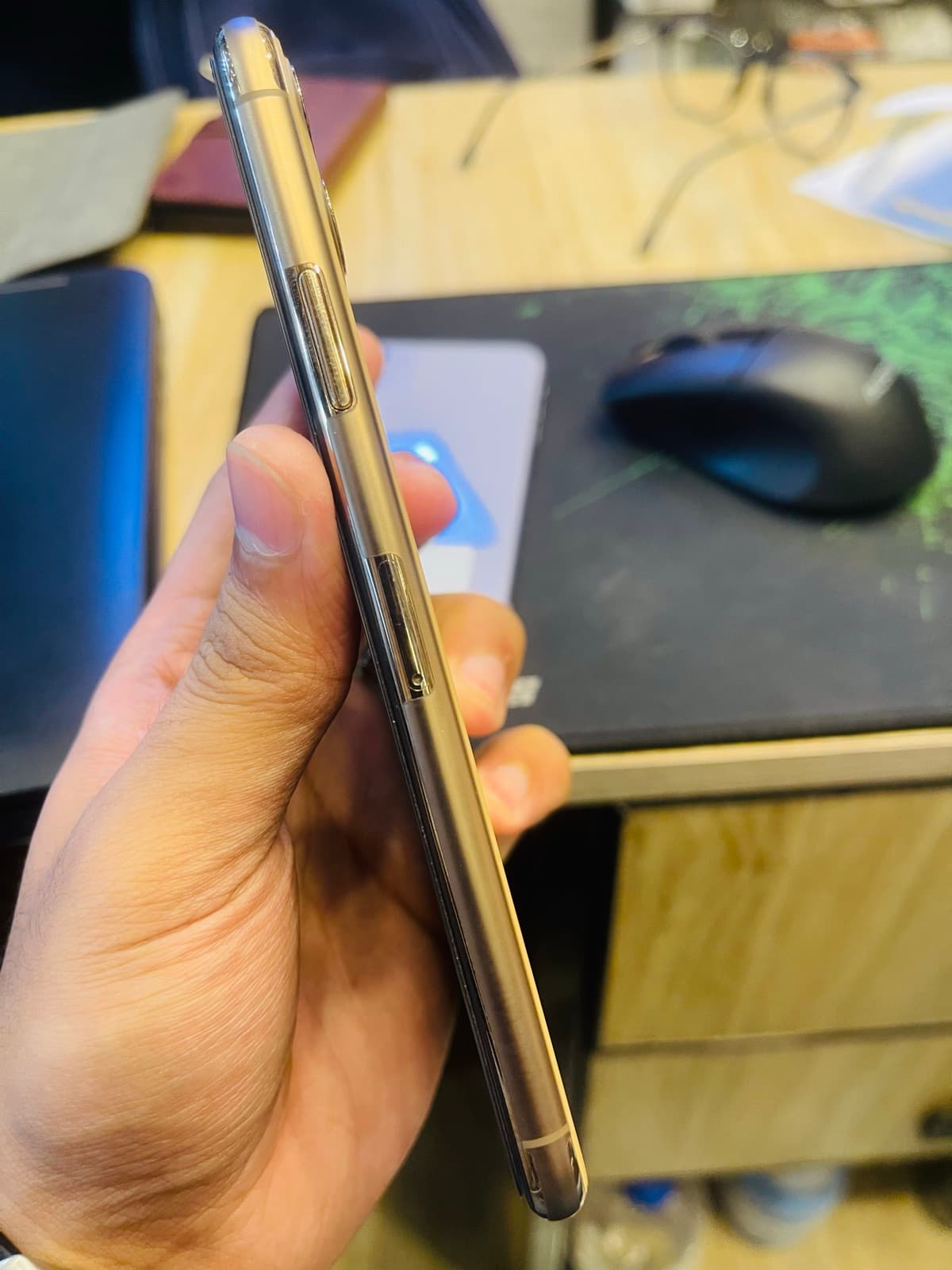 Apple iPhone 11 Pro Max 256GB in Gold — photo 2