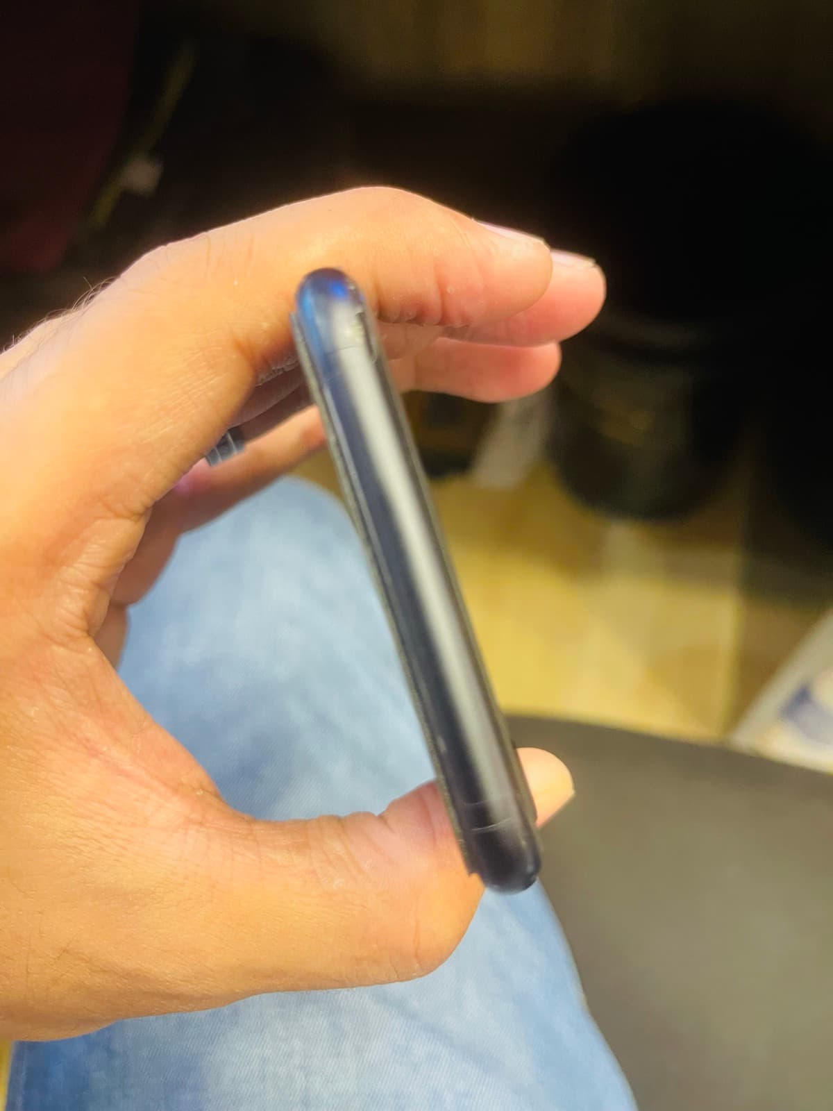 Apple iPhone SE (2020) 128GB in Black — photo 3