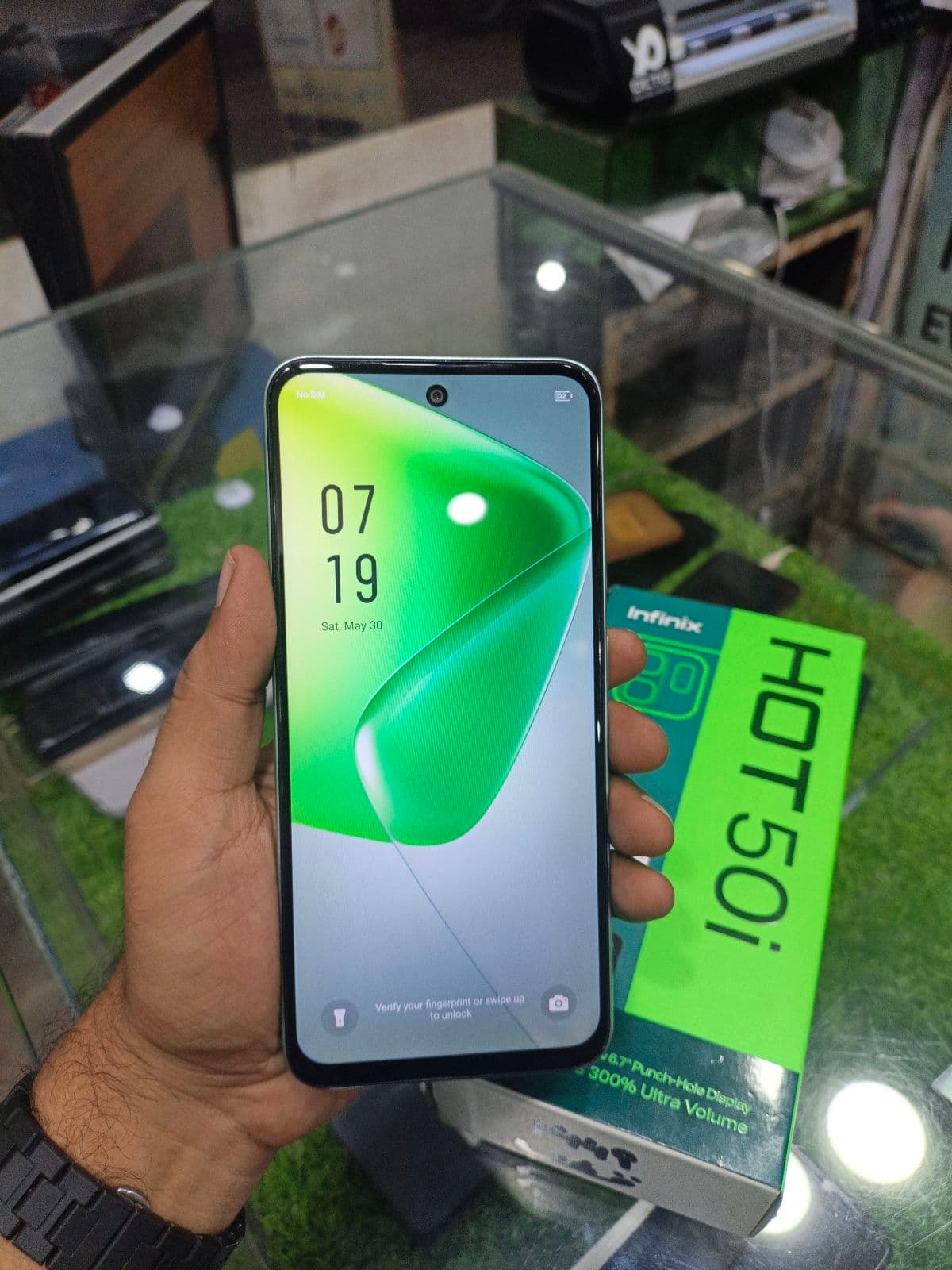 Infinix Hot 50i 6GB / 128GB in Sage Green — photo 2