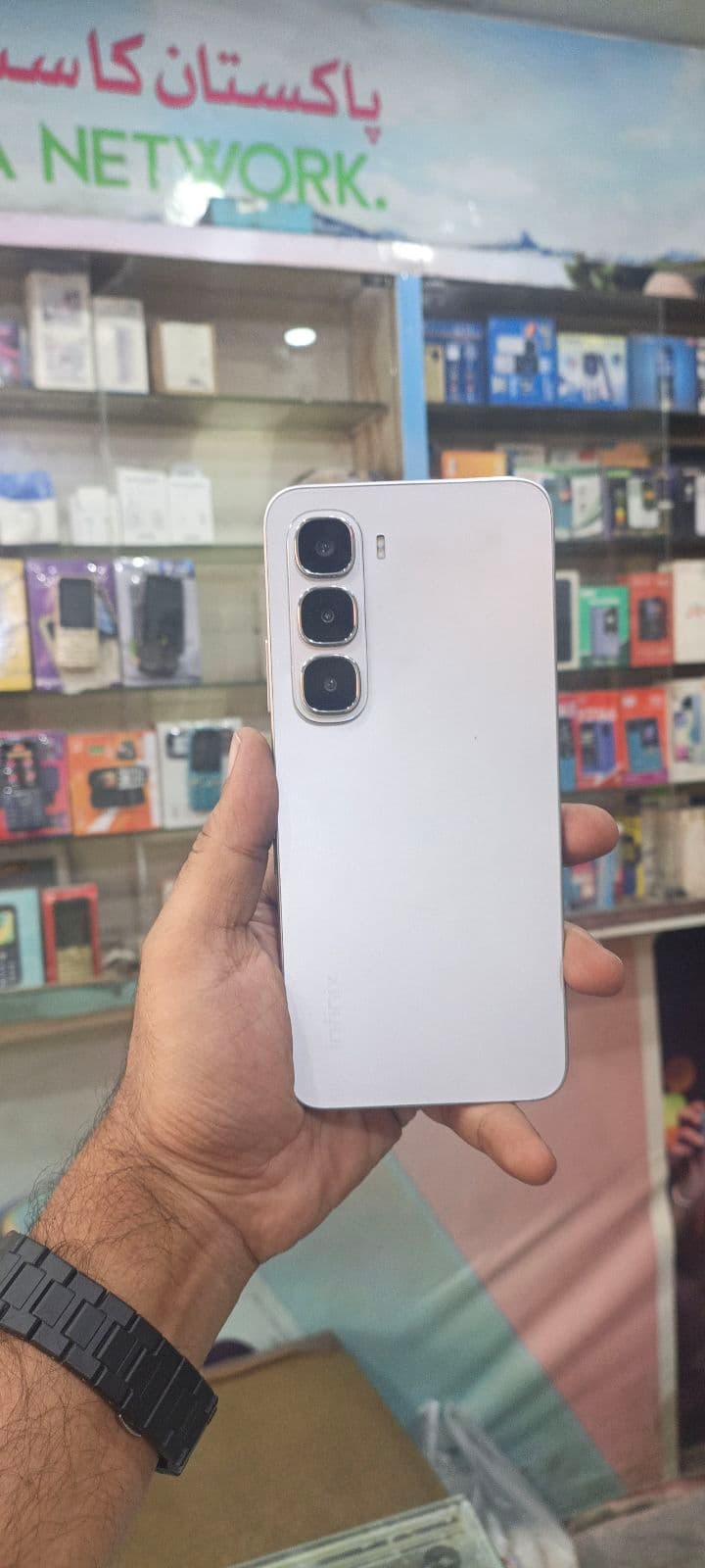 Infinix Hot 60i · 6GB / 128GB