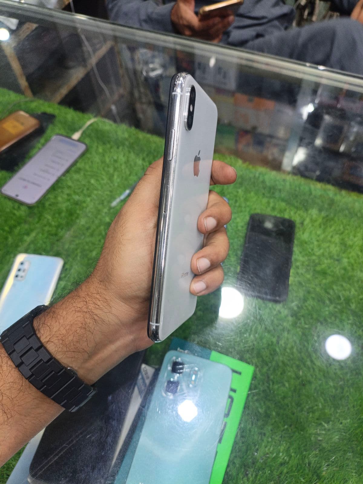 Apple iPhone XS Max 256GB in Silver — photo 2