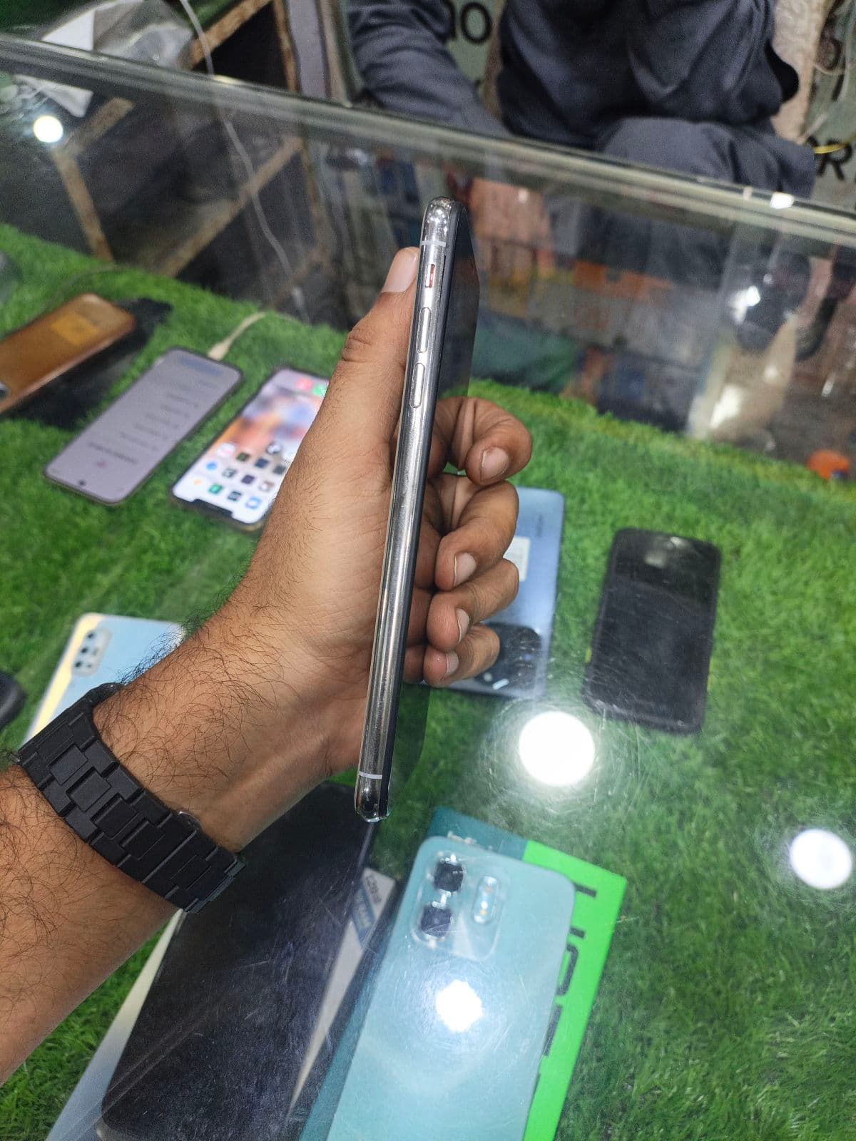 Apple iPhone XS Max 256GB in Silver — photo 3