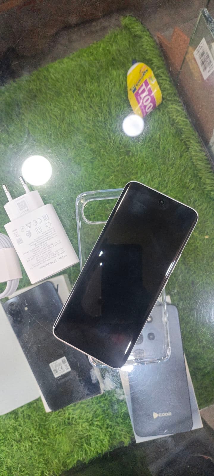 Vivo V80 Lite 8GB/128GB in Silk White — photo 2