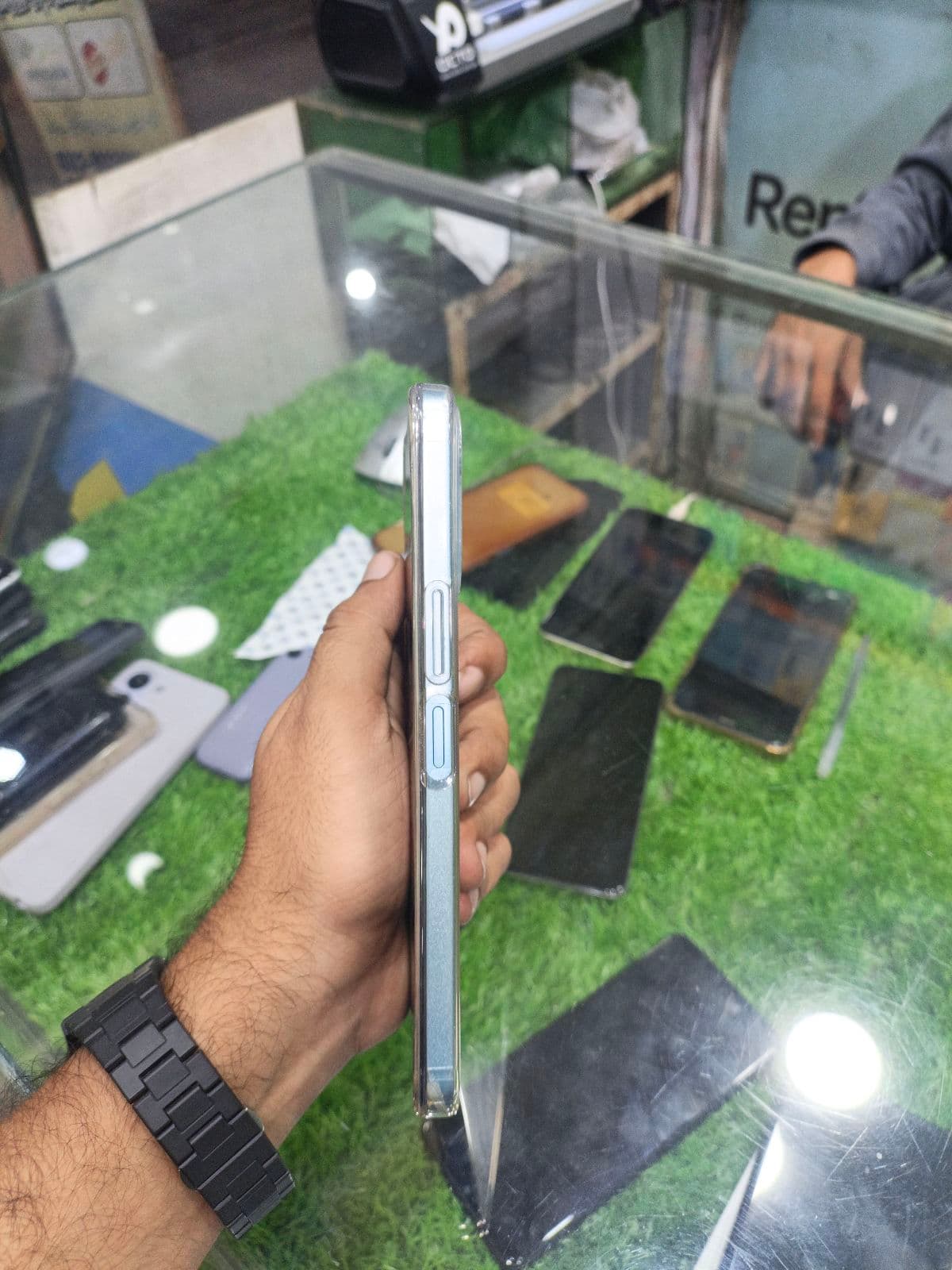 Vivo Y05e 4GB / 64GB in Teal — photo 4