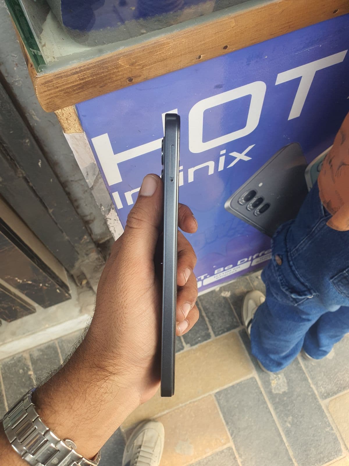 Tecno Spark Go 2 4GB / 64GB in Titanium Grey — photo 3