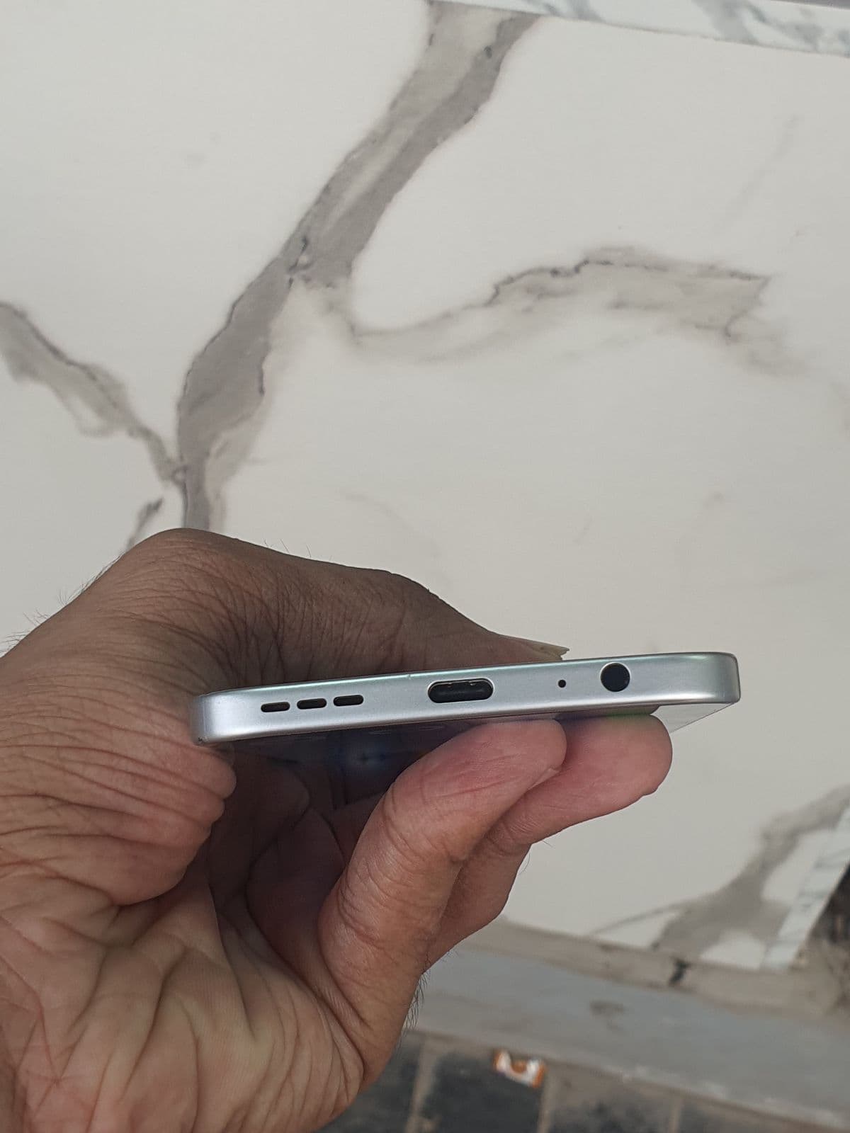 Infinix Hot 60 Pro 8GB / 128GB in Titanium Silver — photo 3