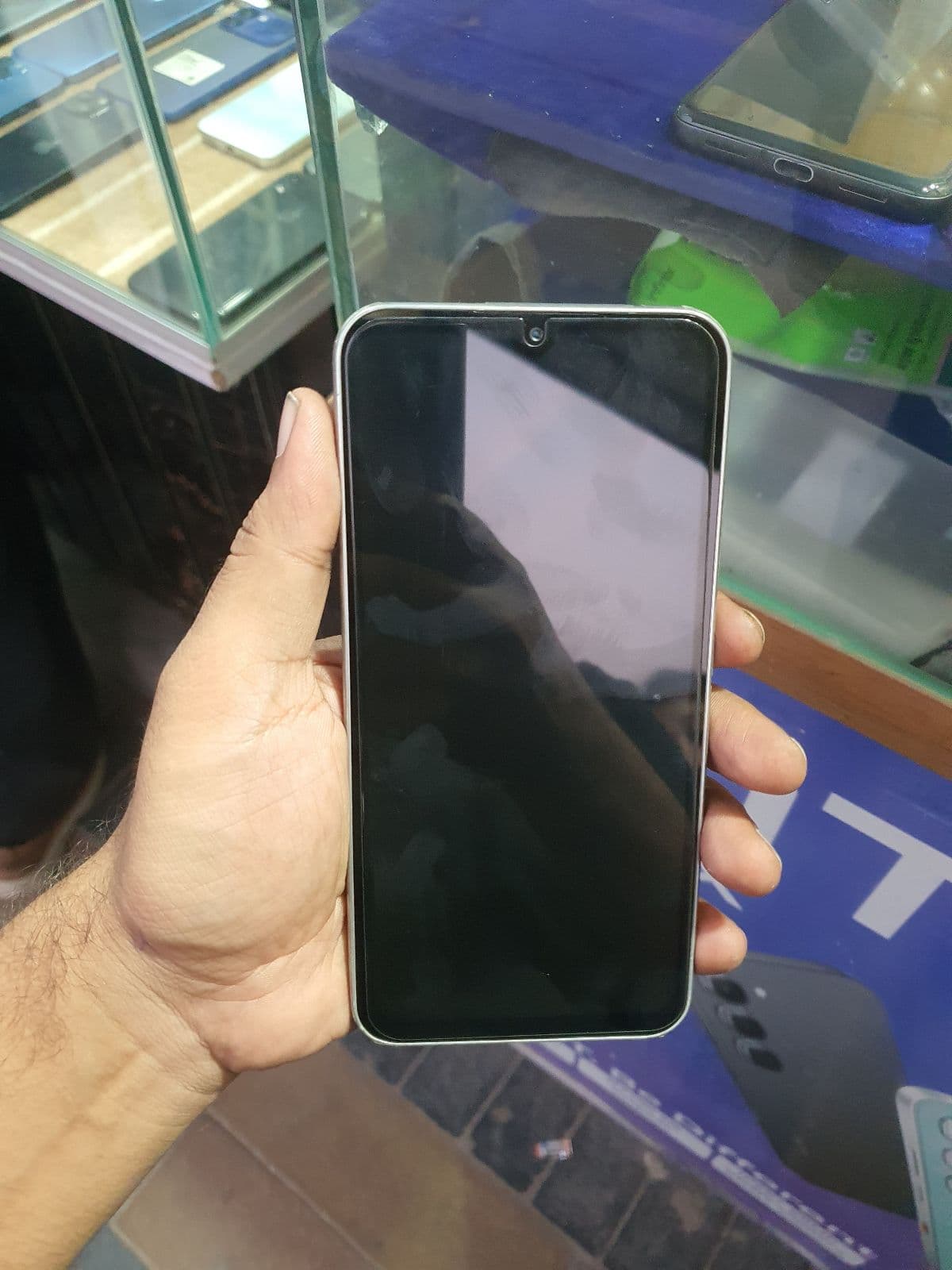 Samsung Galaxy A34 8GB / 256GB in Awesome Silver — photo 2