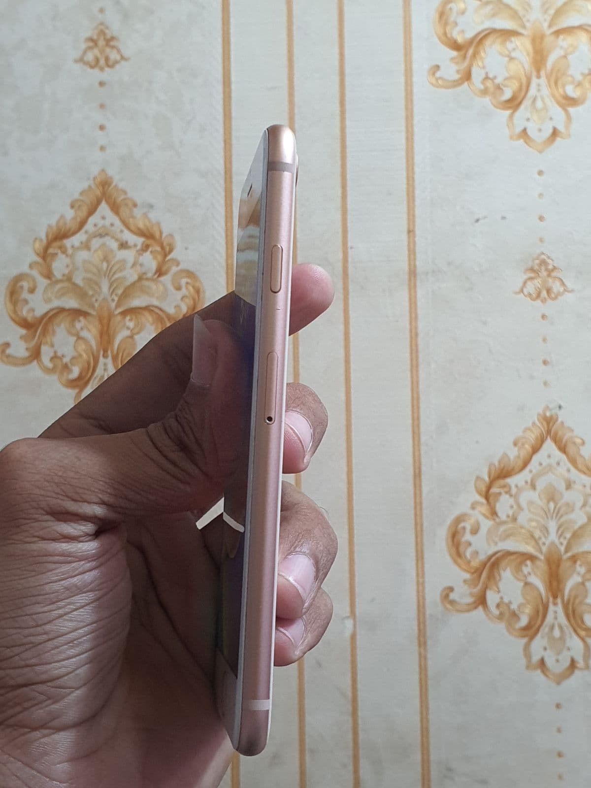 Apple iPhone 8 256GB in Gold — photo 2