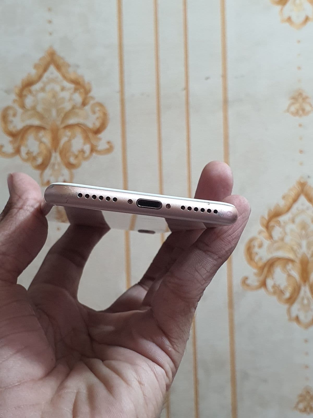 Apple iPhone 8 256GB in Gold — photo 3