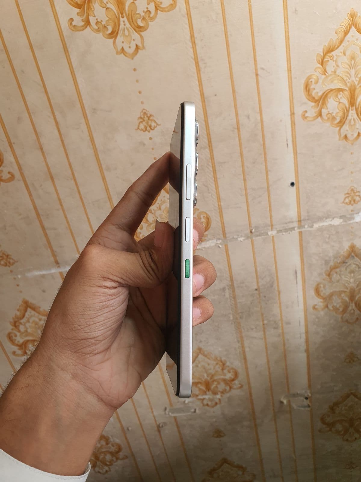 Infinix Hot 60i 6GB / 128GB in Titanium Silver — photo 2