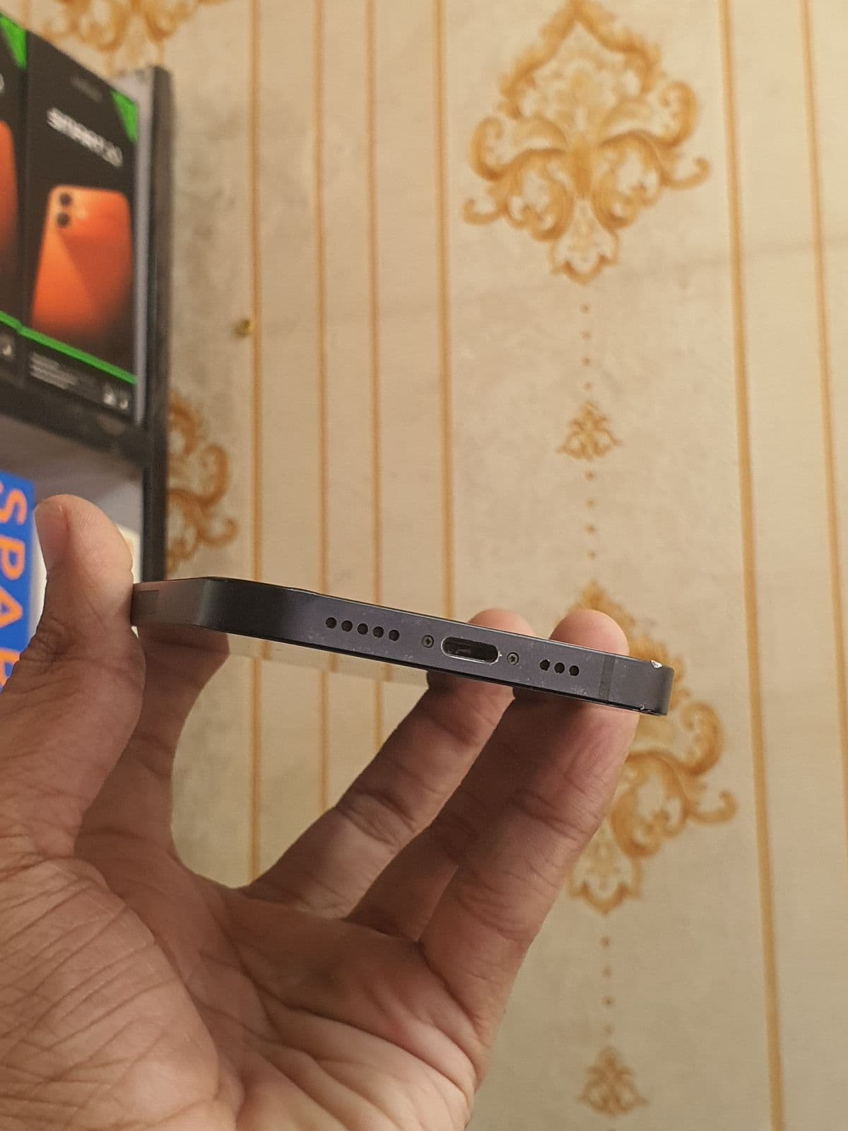 Apple iPhone 12 64GB in Black — photo 3