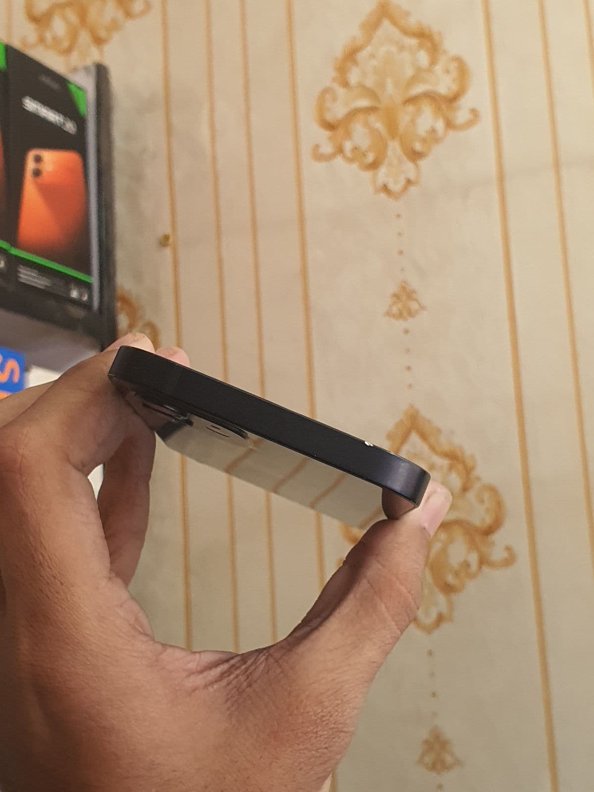 Apple iPhone 12 64GB in Black — photo 5
