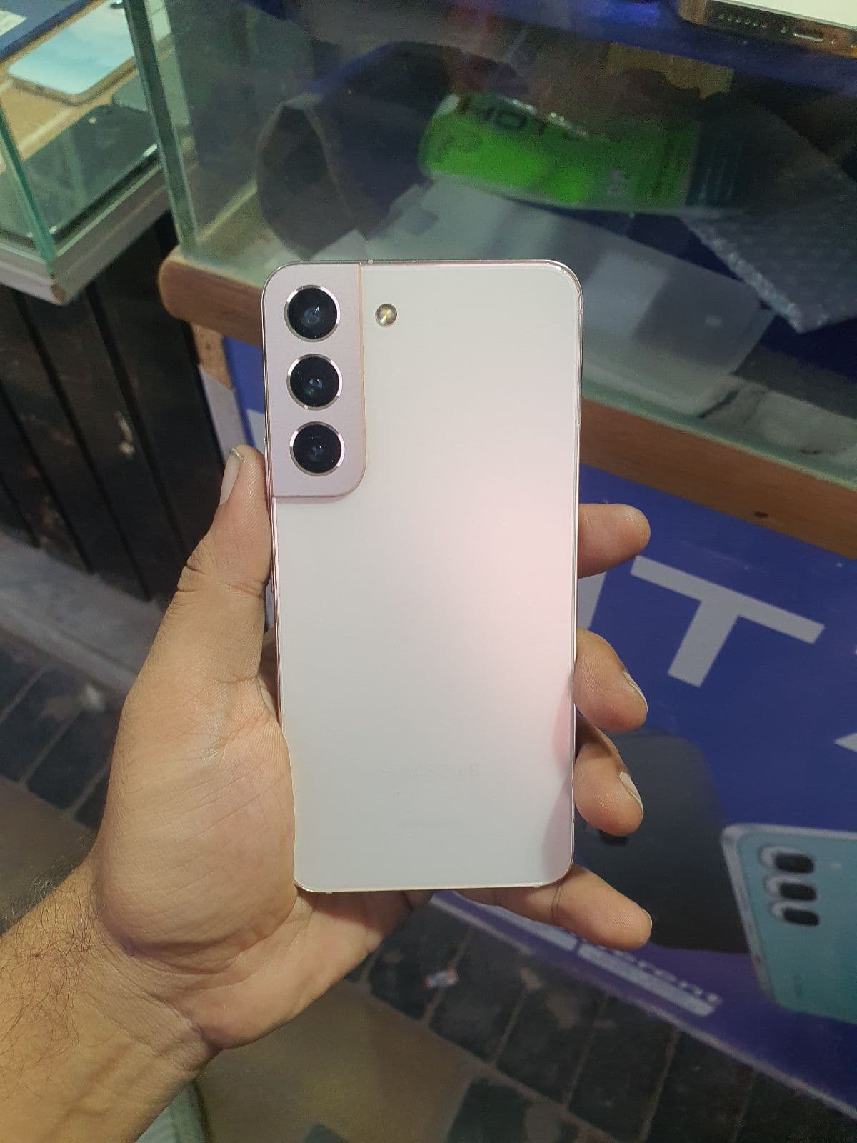Galaxy S22 · 8GB / 128GB