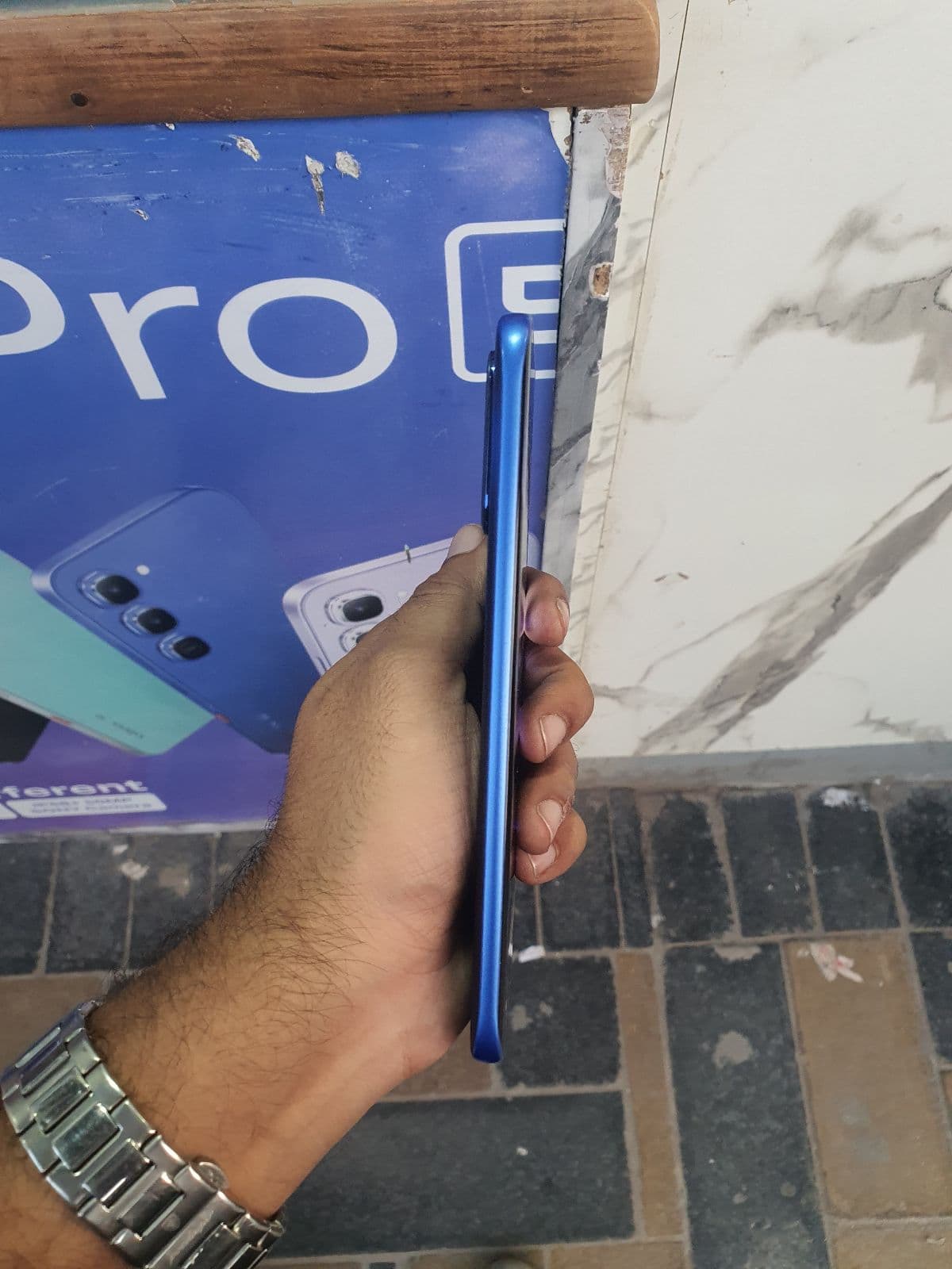 Infinix Note Edge 8GB / 256GB in Stellar Blue — photo 3