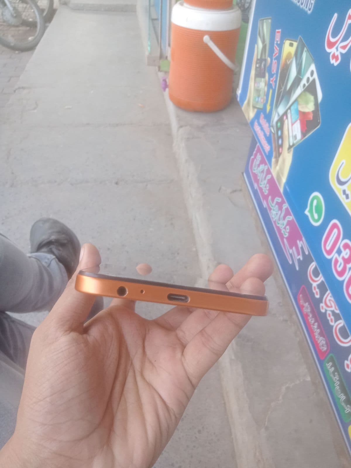 Infinix Smart 20 4GB / 128GB in Sunlike Orange — photo 3
