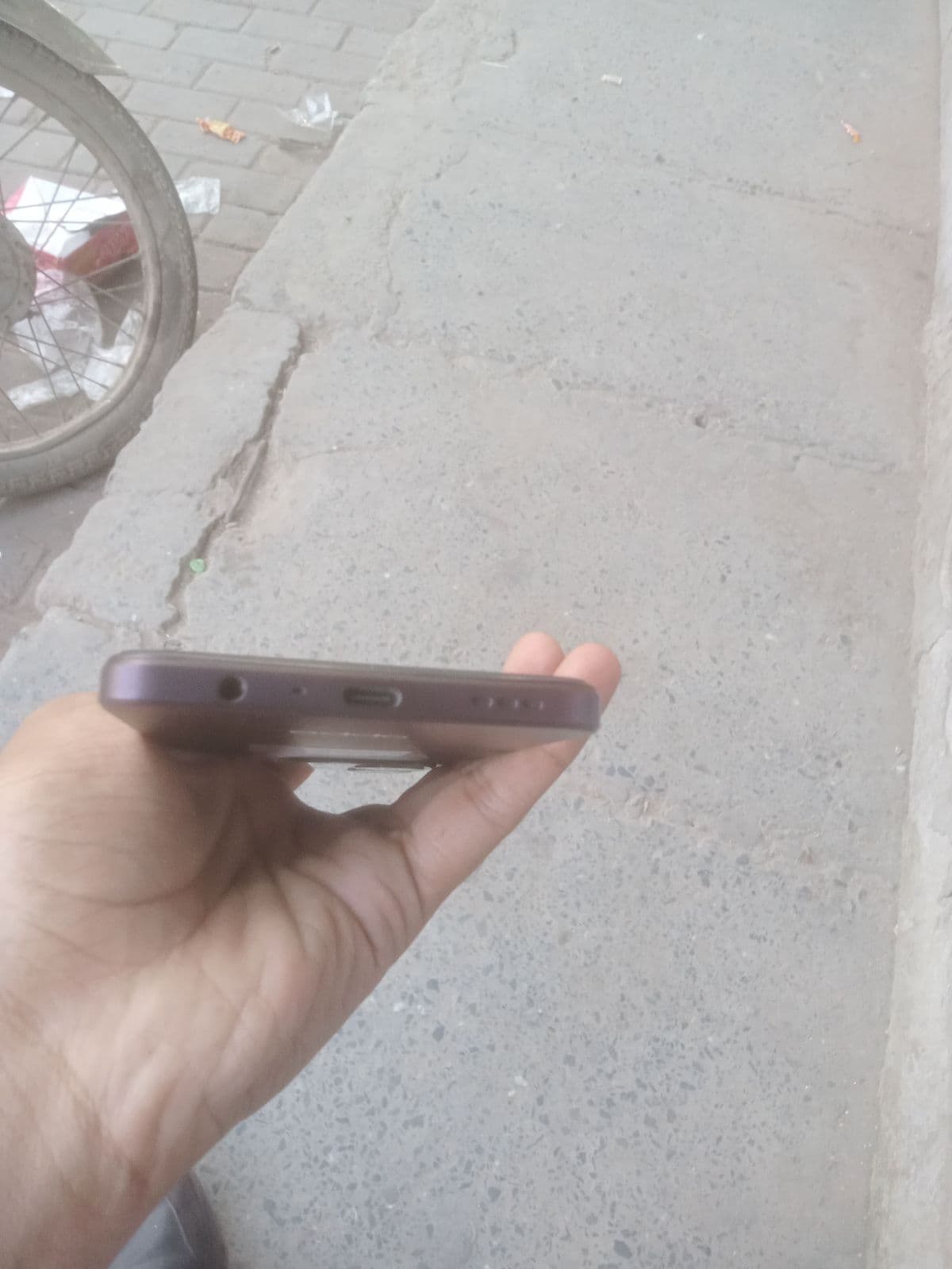 Oppo A5i 4GB / 128GB in Titanium Purple — photo 3