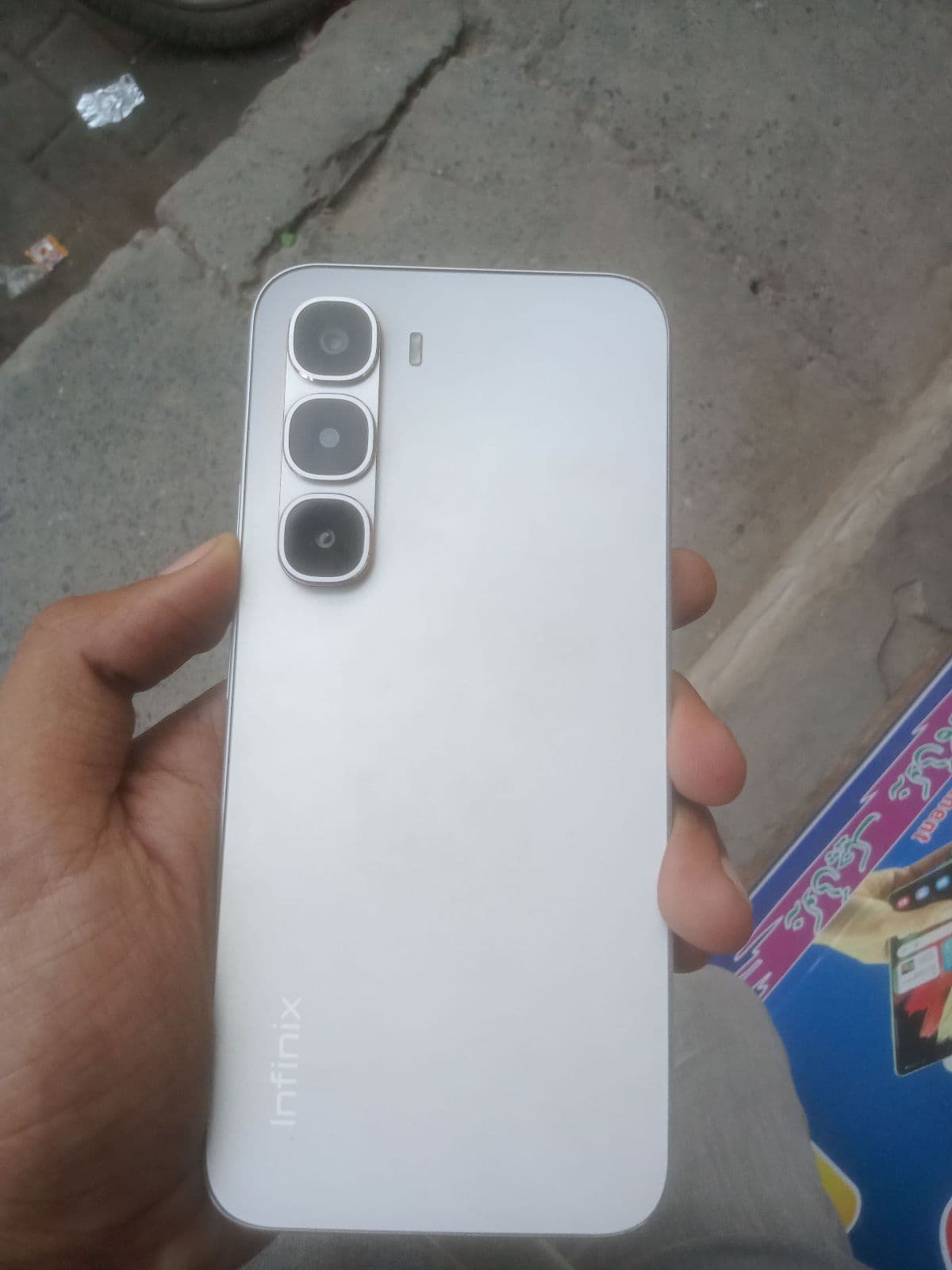 Infinix Hot 60 Pro · 8GB / 128GB