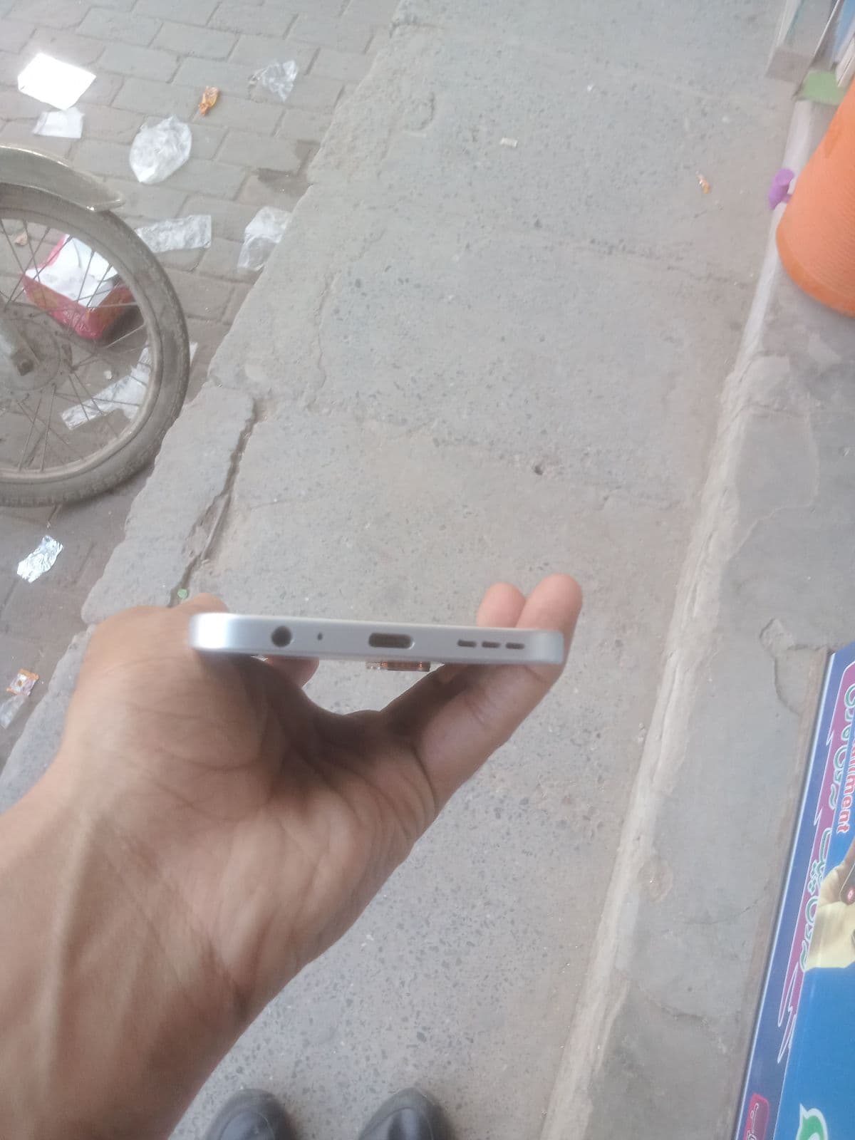 Infinix Hot 60 Pro 8GB / 128GB in Titanium Silver — photo 3