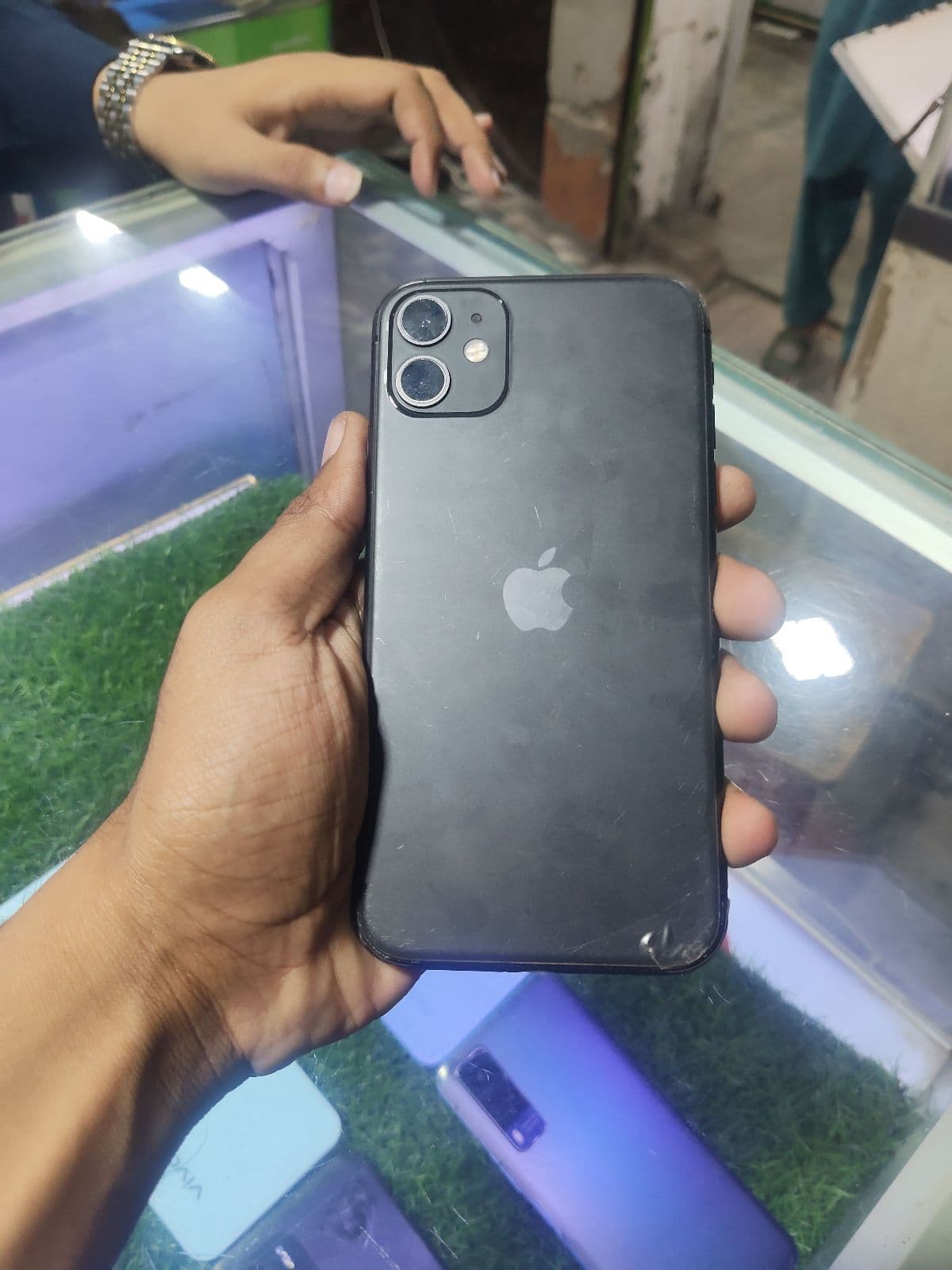 Apple iPhone 11 64GB in Black — photo 1