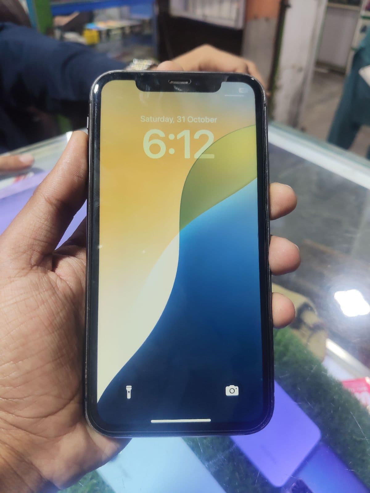 Apple iPhone 11 64GB in Black — photo 2