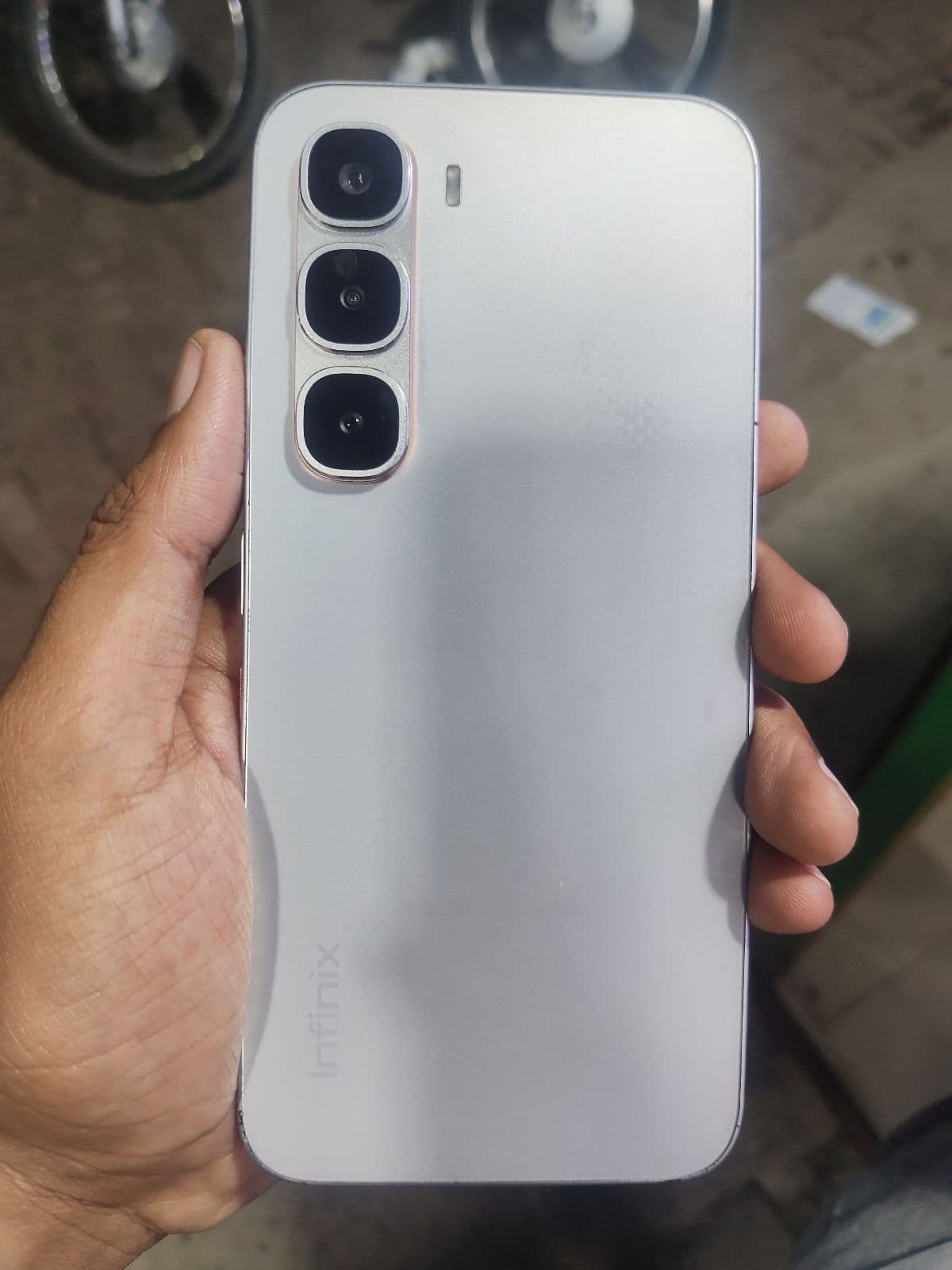Infinix Hot 60 Pro 8GB / 128GB in Titanium Silver — photo 1