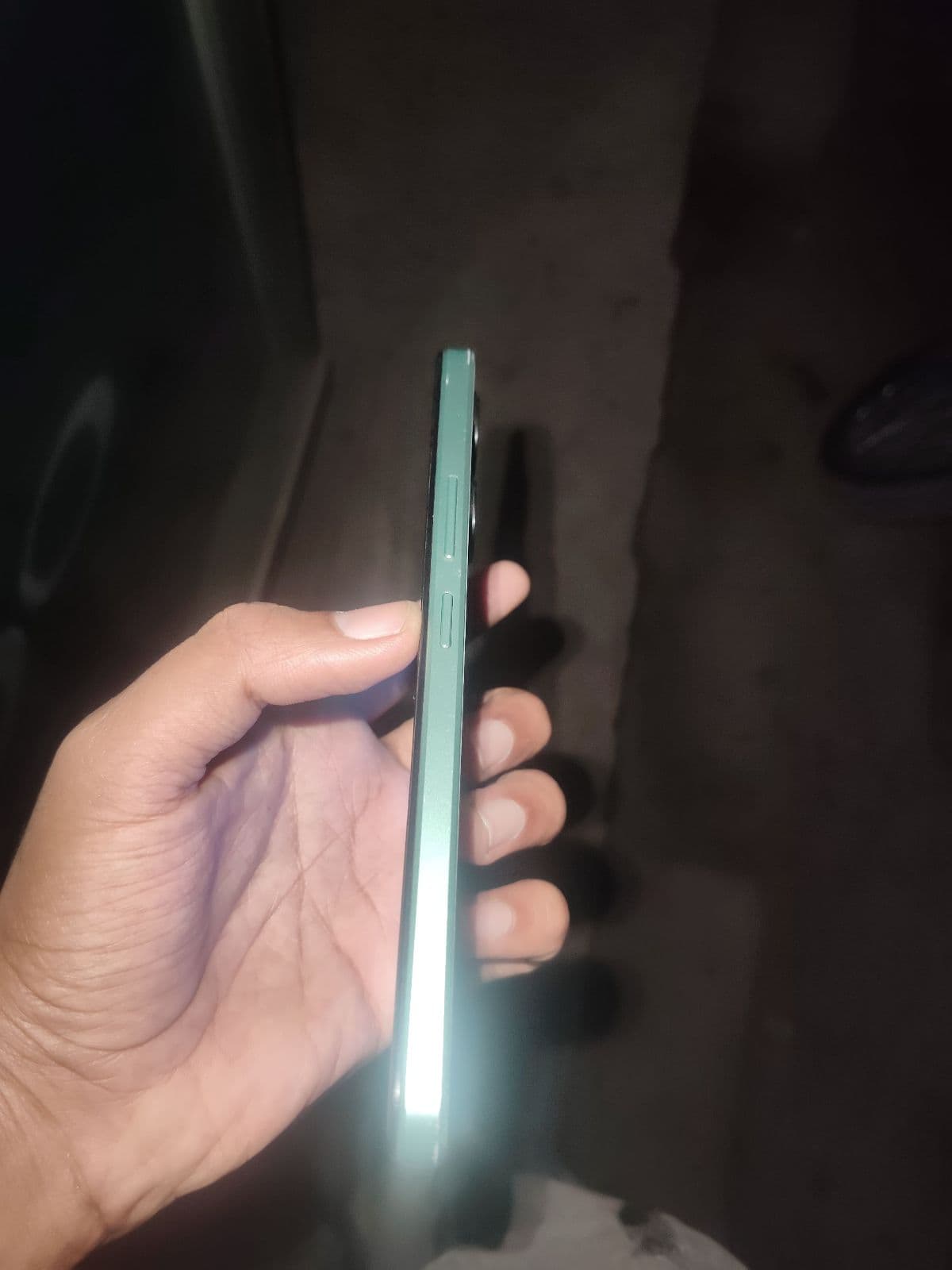 Vivo Y03 4GB / 64GB in Wave Green — photo 4