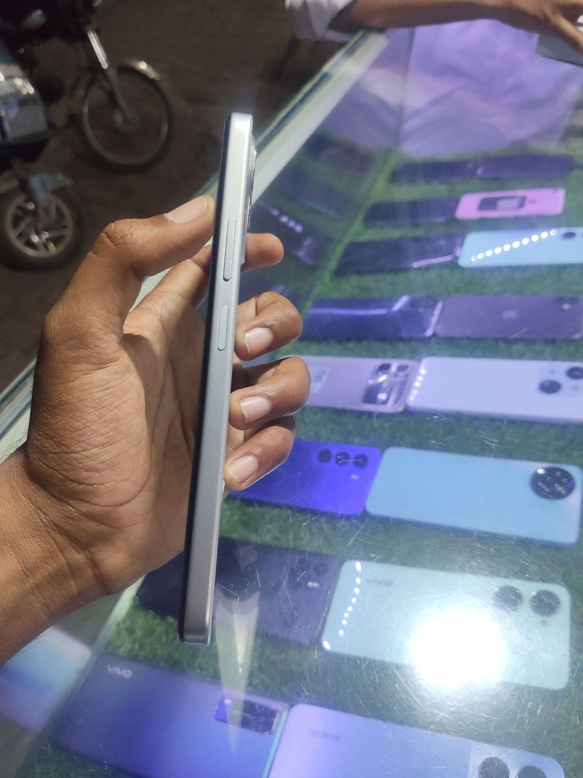 Infinix Smart 10 4GB / 128GB in Titanium Silver — photo 4
