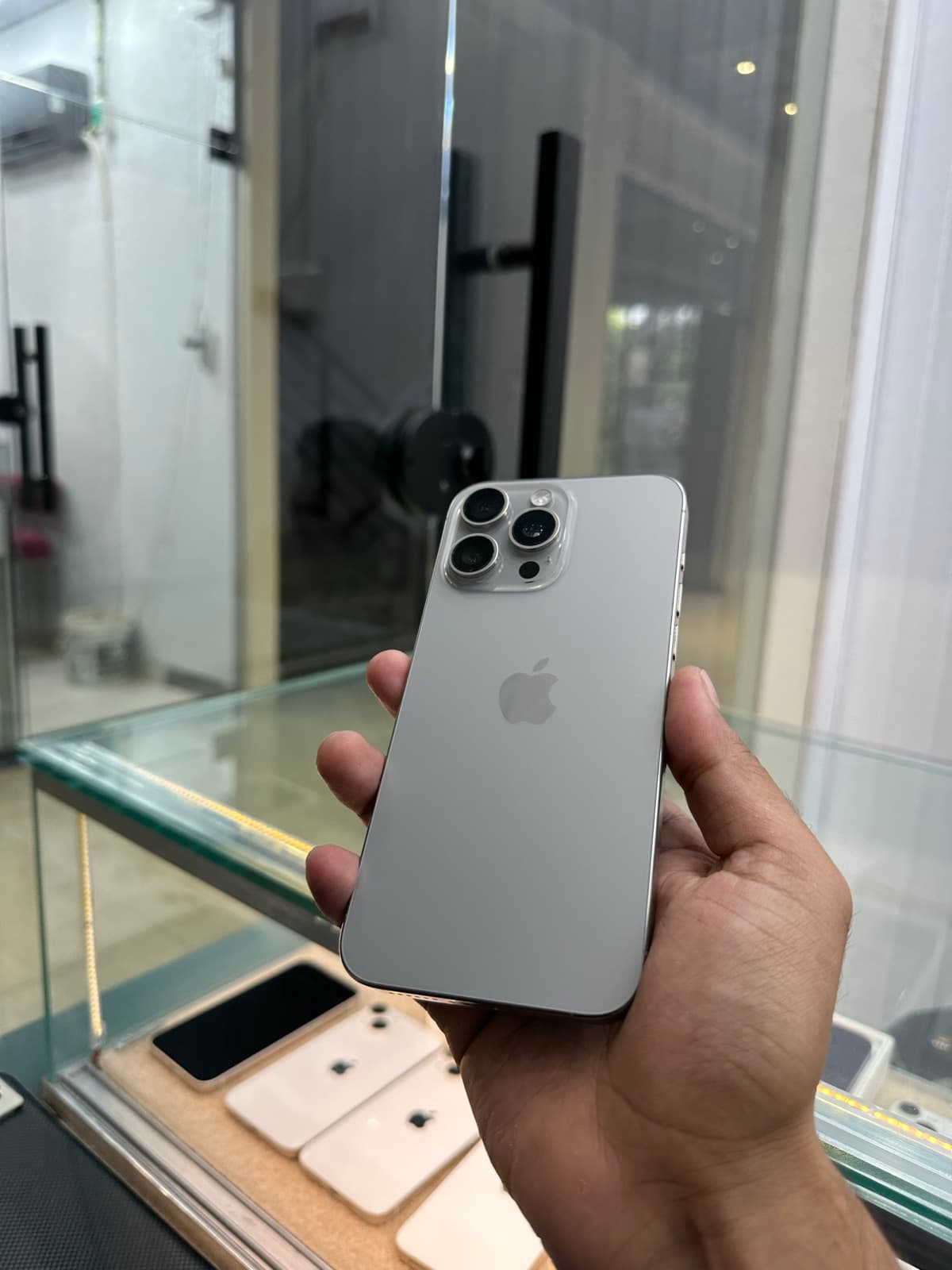 Apple iPhone 15 Pro Max 256GB in Natural Titanium — photo 1