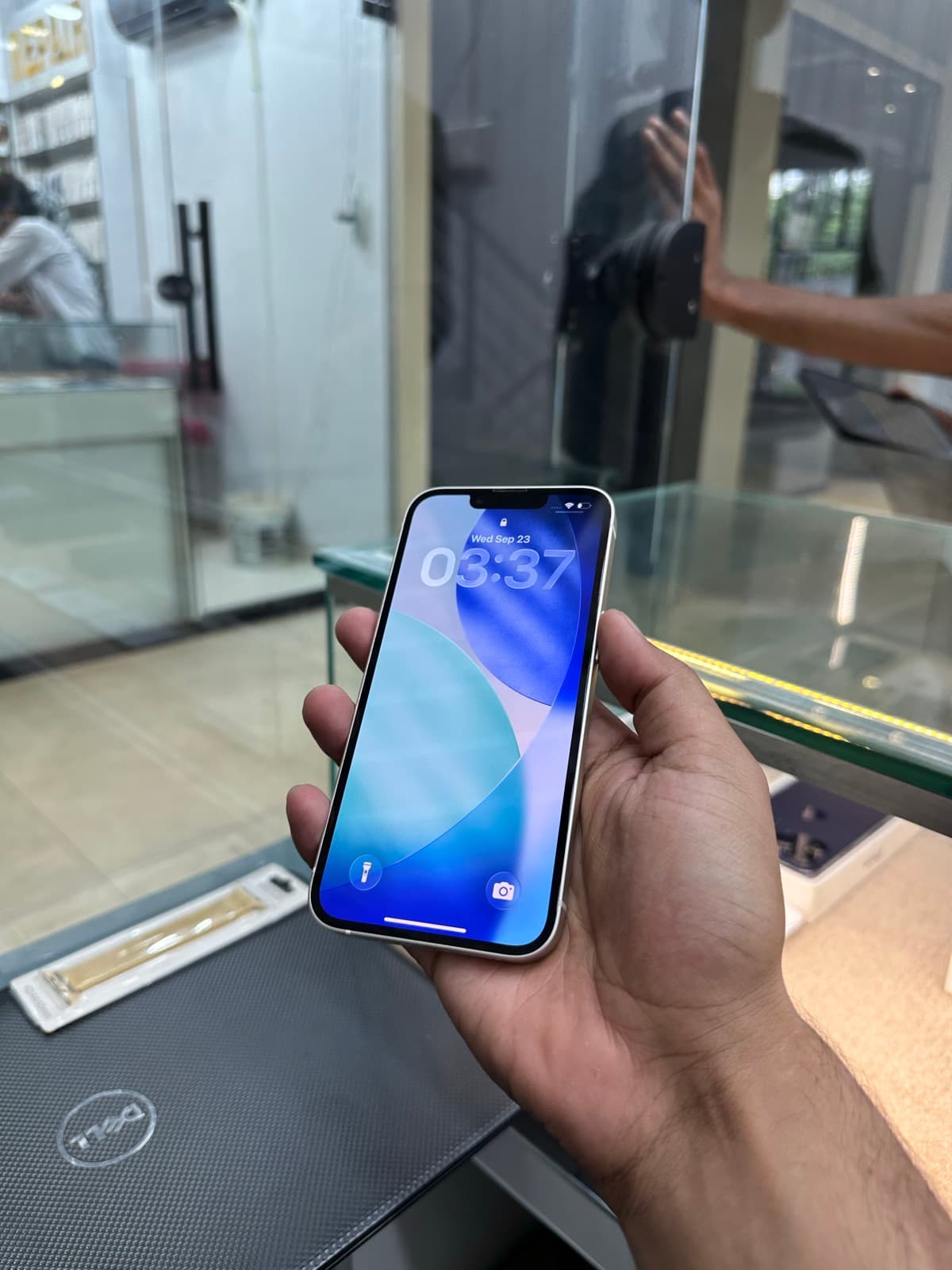 Apple iPhone 14 128GB in Starlight — photo 3
