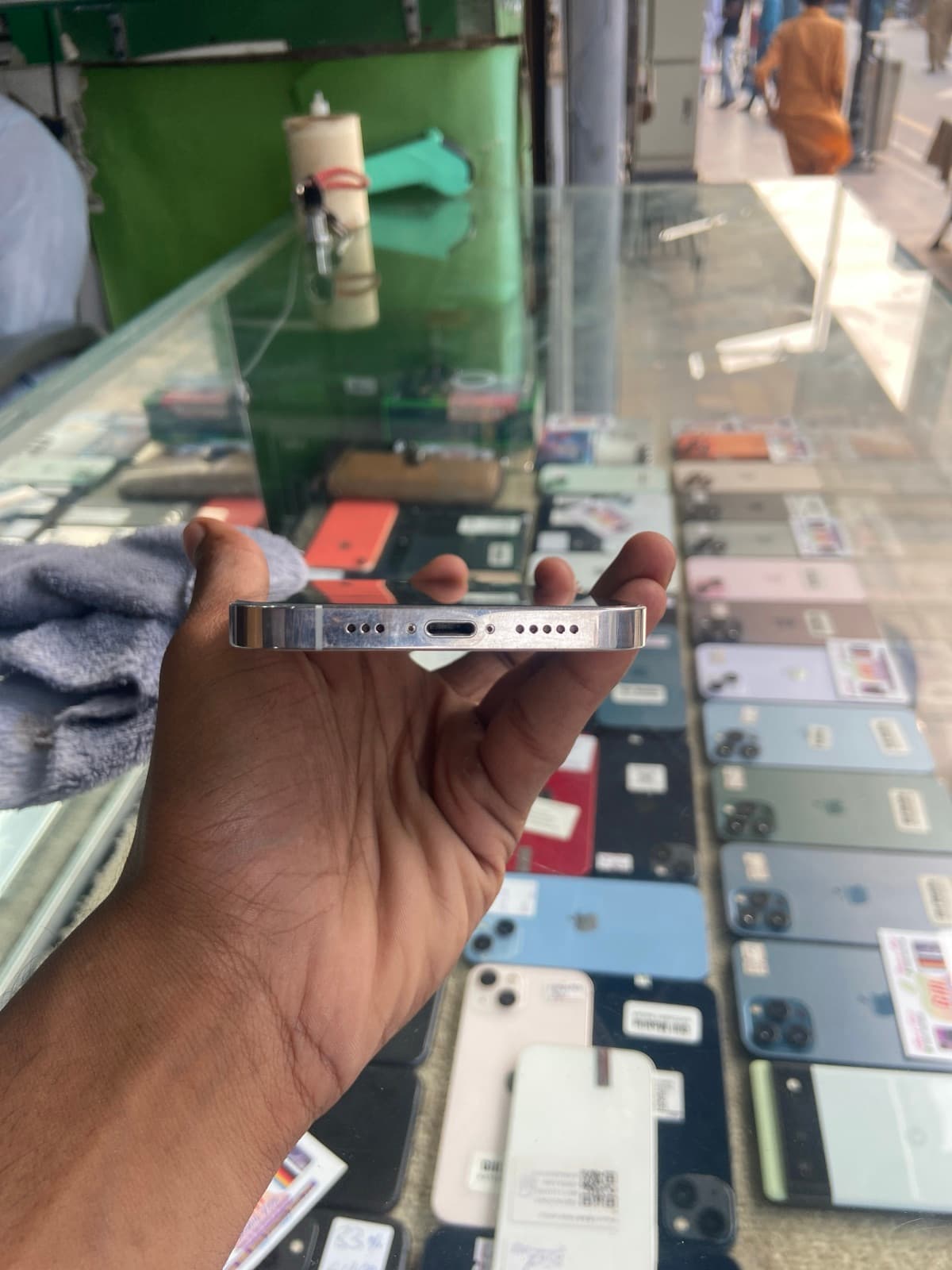 Apple iPhone 12 Pro 128GB in Silver — photo 3