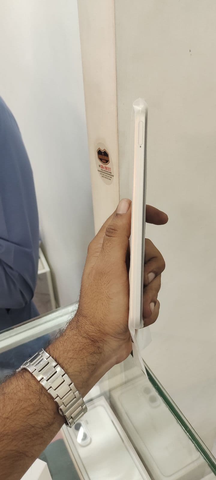 Realme C100x 6GB / 128GB in Golden Coast — photo 3