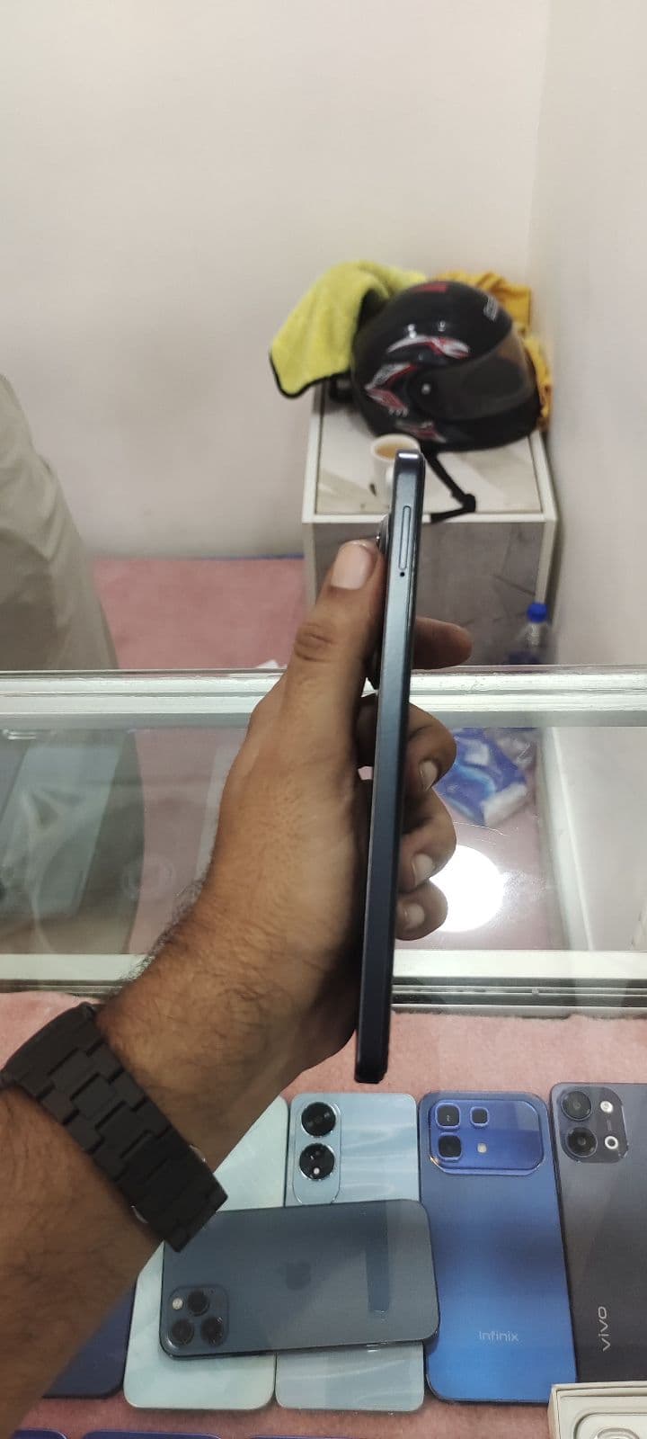 Tecno Spark 30 8GB / 128GB in Obsidian Black — photo 3