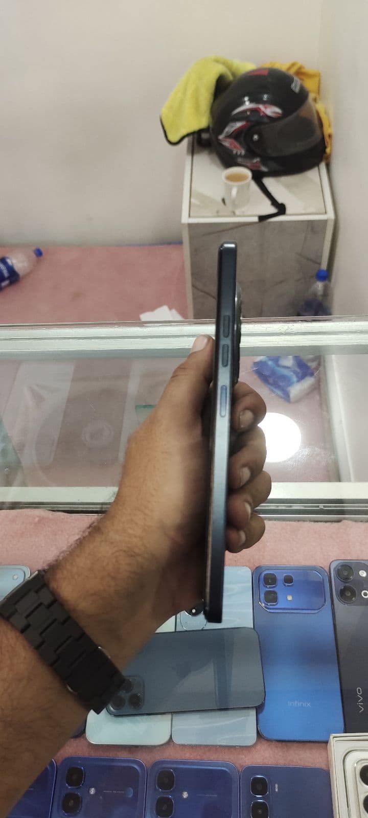 Tecno Spark 30 8GB / 128GB in Obsidian Black — photo 4