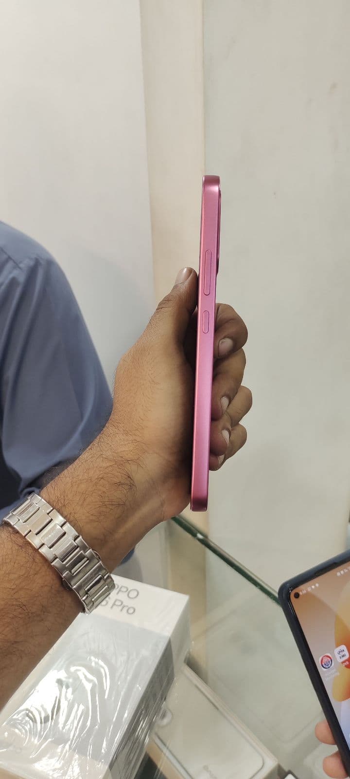 Oppo A6 Pro 8GB / 256GB in Rosewood Red — photo 4