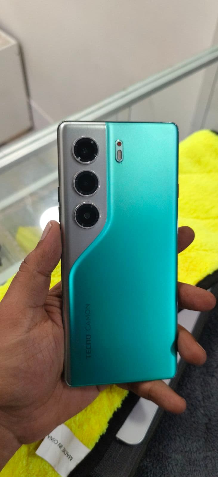 Tecno Camon 40 Pro 5G · 8GB / 256GB