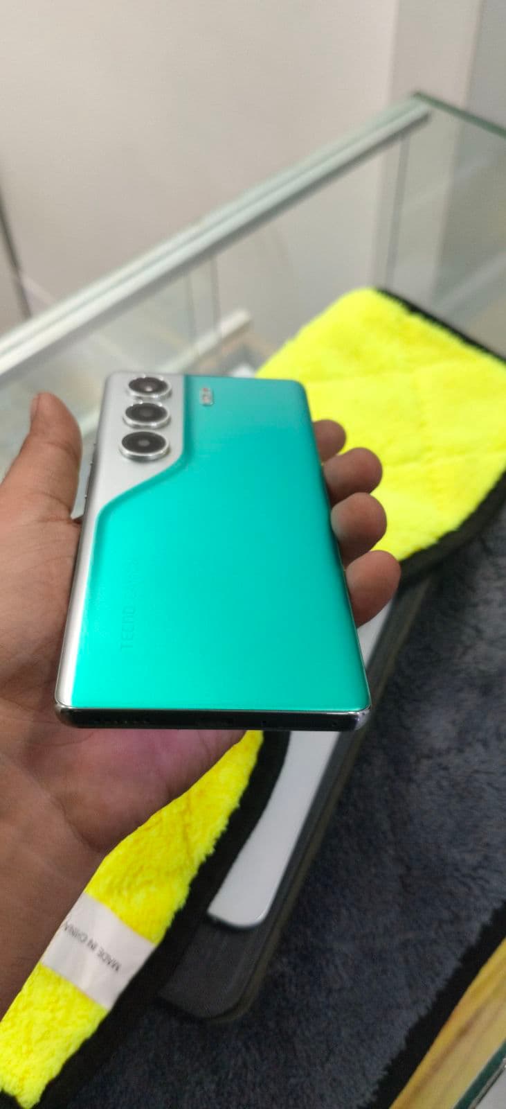 Tecno Camon 40 Pro 5G 8GB / 256GB in Emerald Lake Green — photo 5