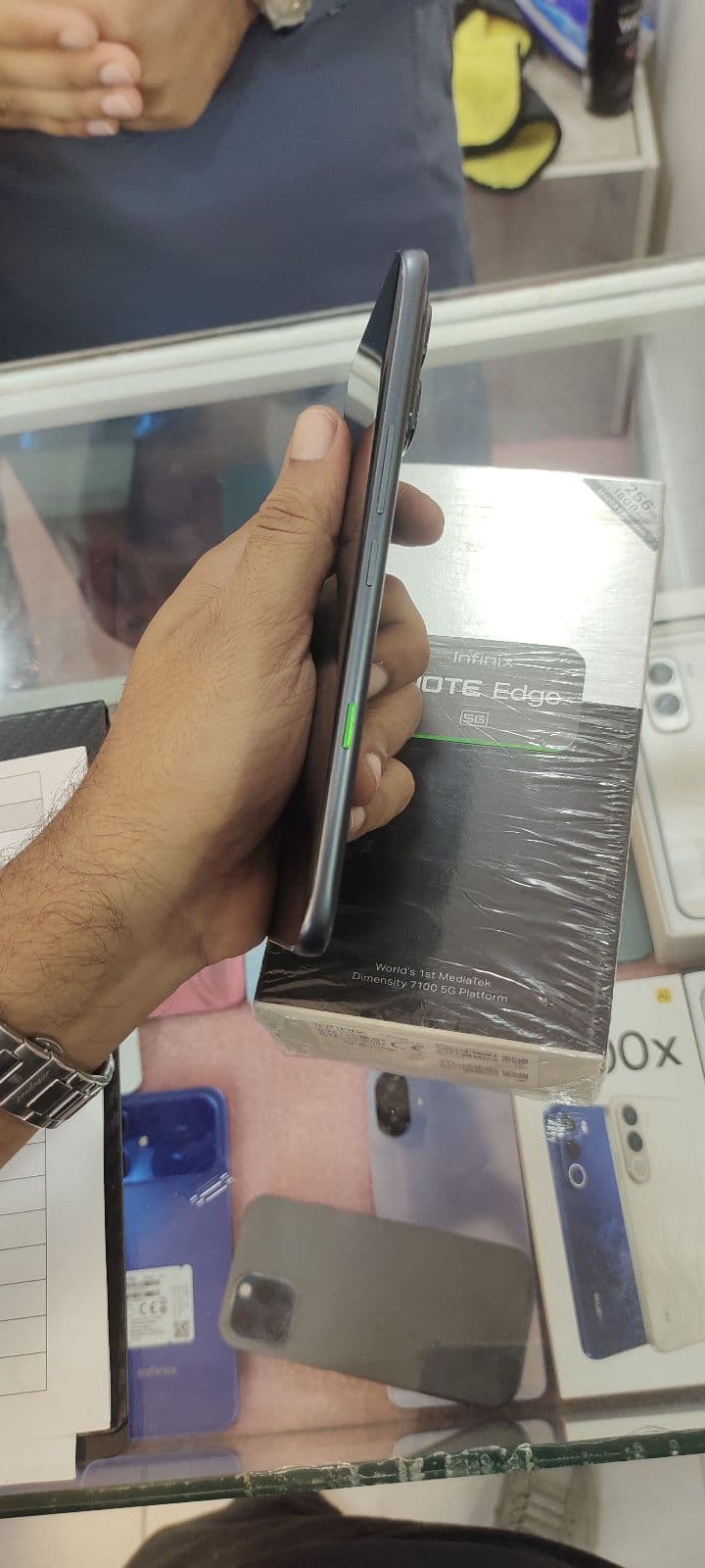 Infinix Note Edge 8GB / 256GB in Shadow Black — photo 3