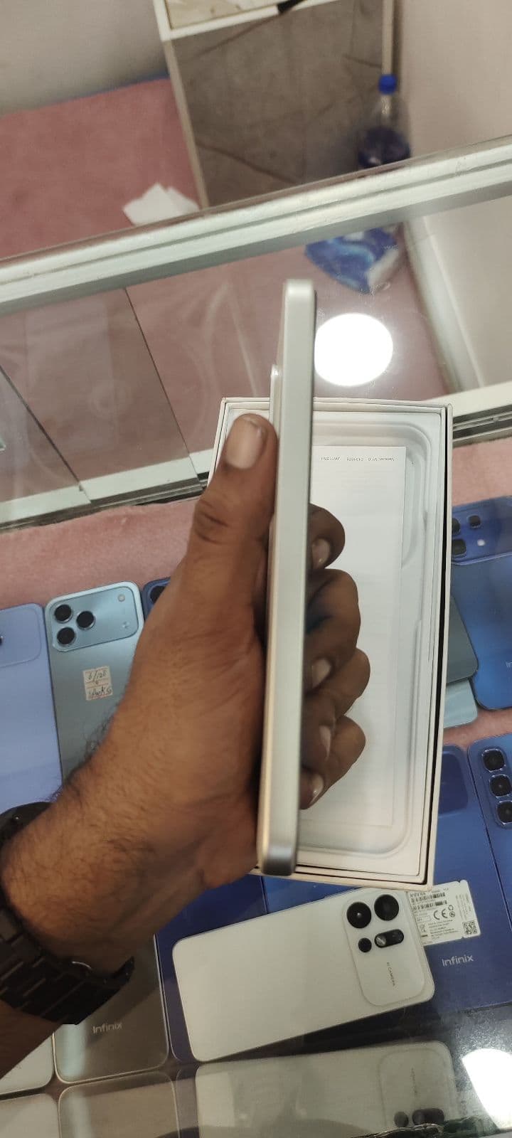Vivo Y500 8GB / 128GB in Pearl White — photo 4