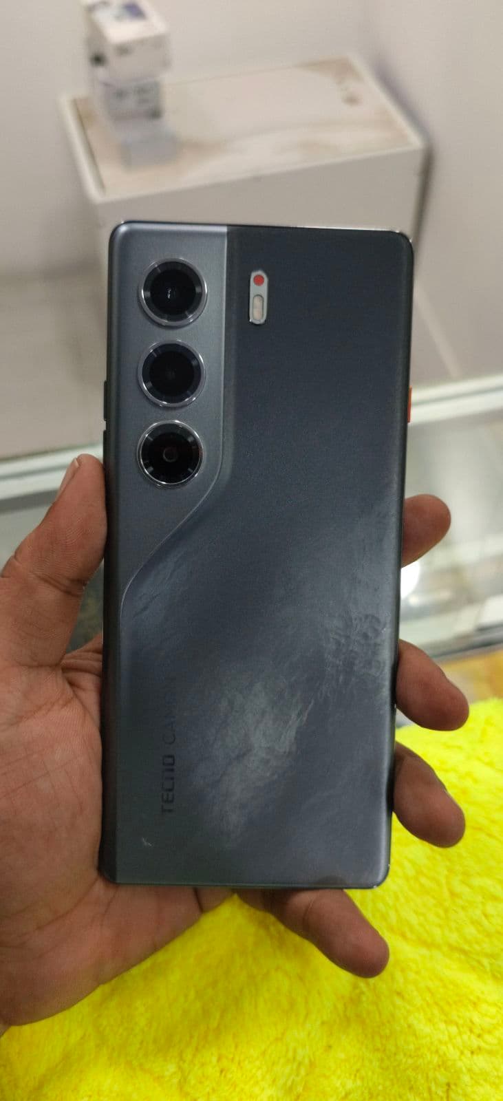 Tecno Camon 40 Pro 5G · 8GB / 256GB