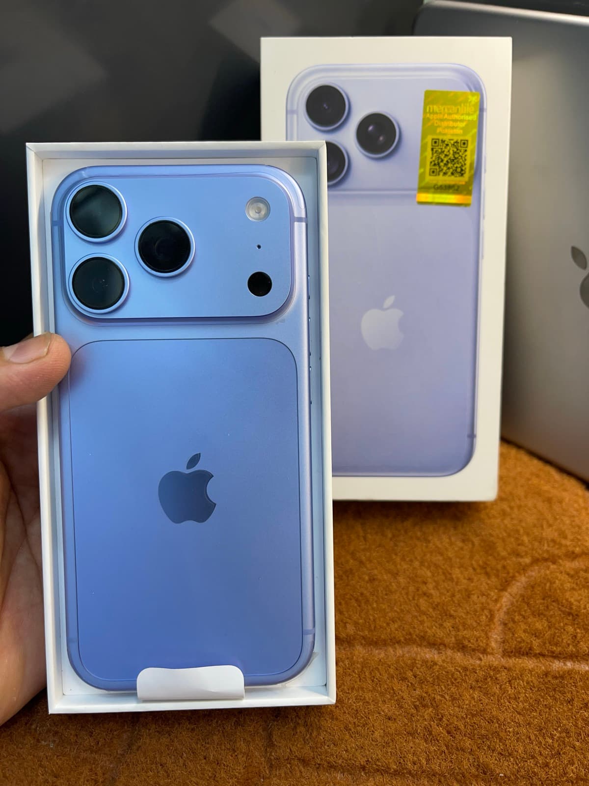Apple iPhone 18 Pro 256GB in Glacier — photo 1