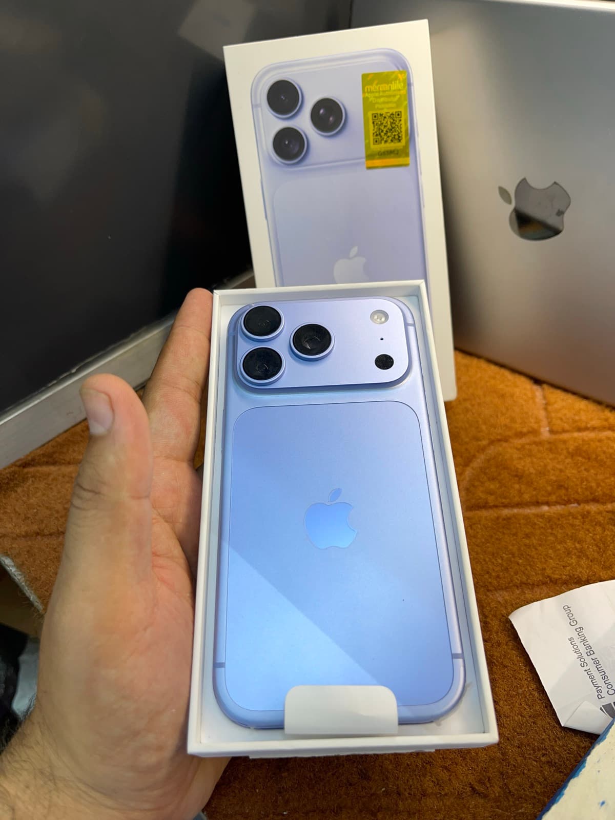 Apple iPhone 18 Pro 256GB in Glacier — photo 2