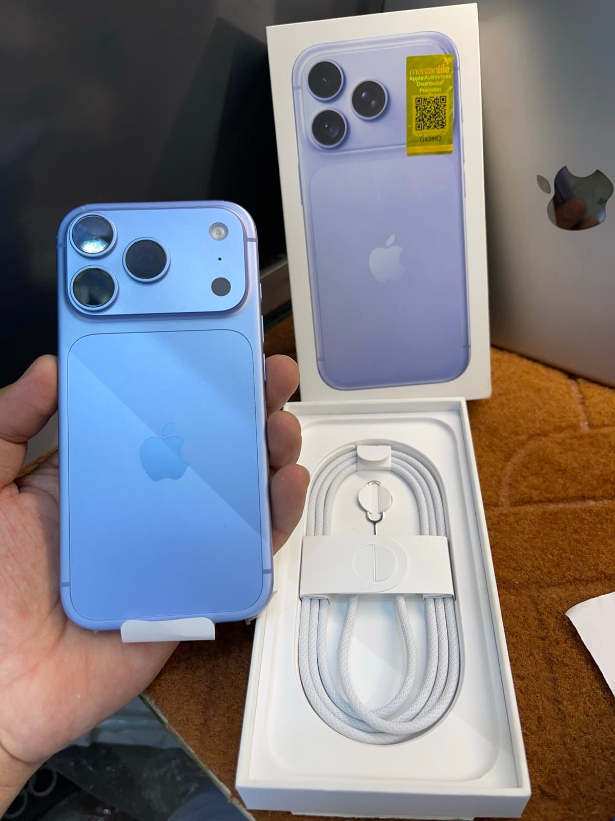 Apple iPhone 18 Pro 256GB in Glacier — photo 3