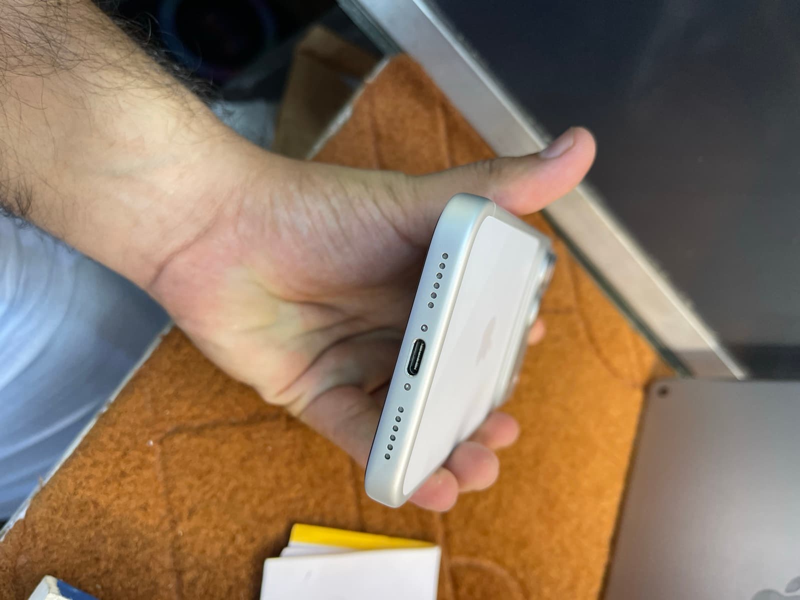 Apple iPhone 17 Pro Max 256GB in Silver — photo 2