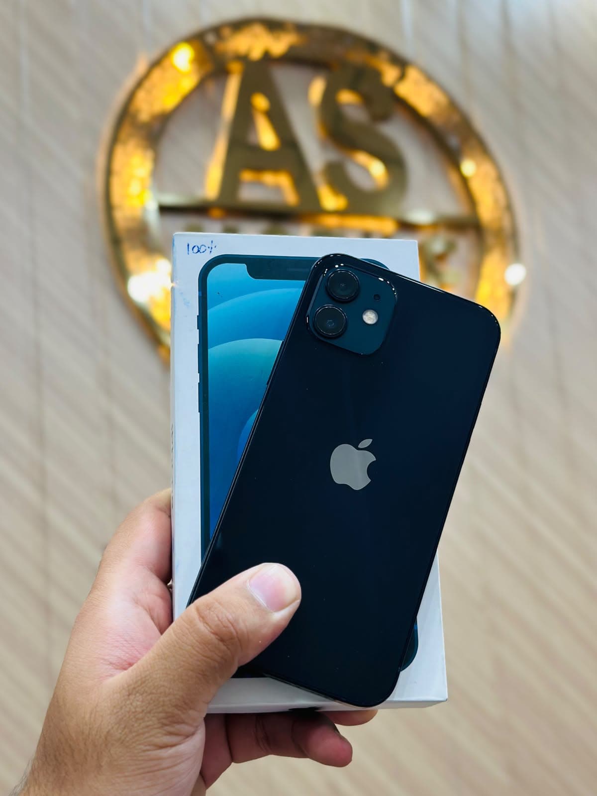 iPhone 12 · 64GB